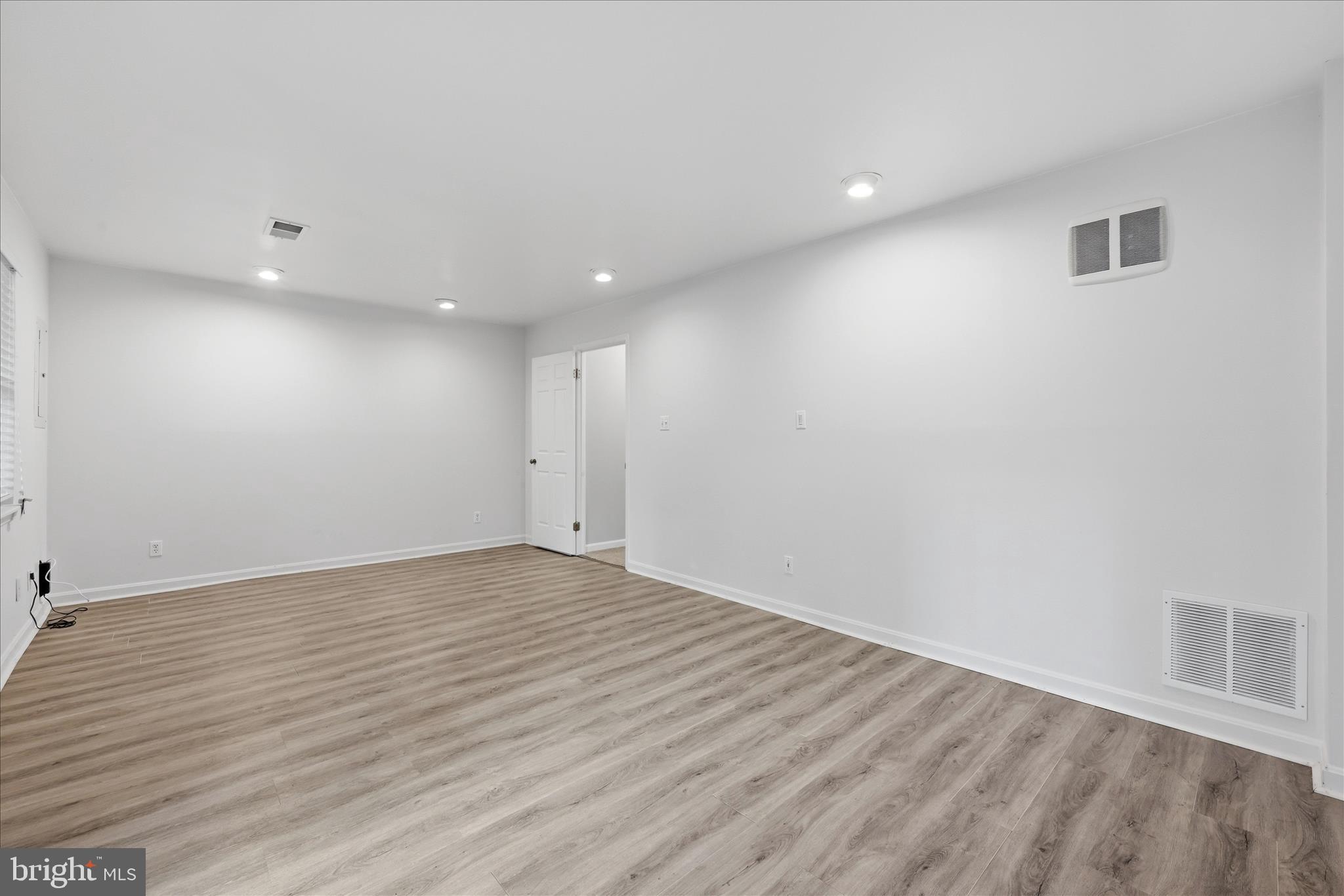 MIRROR RIDGE - Residential