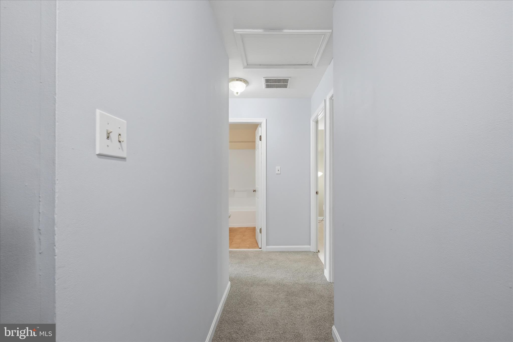 MIRROR RIDGE - Residential