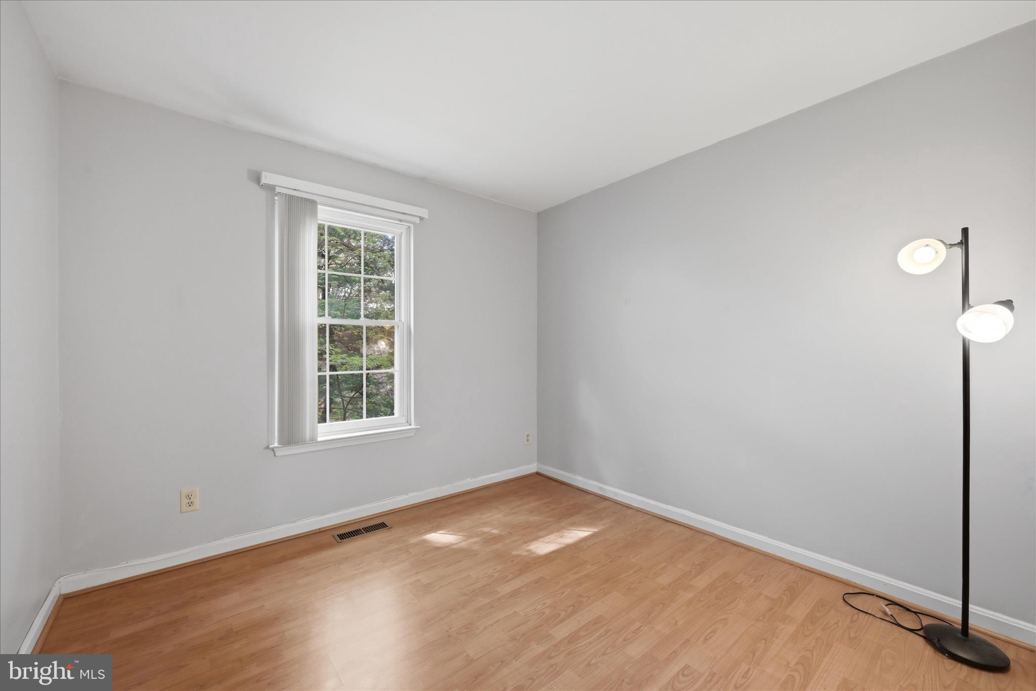 MIRROR RIDGE - Residential