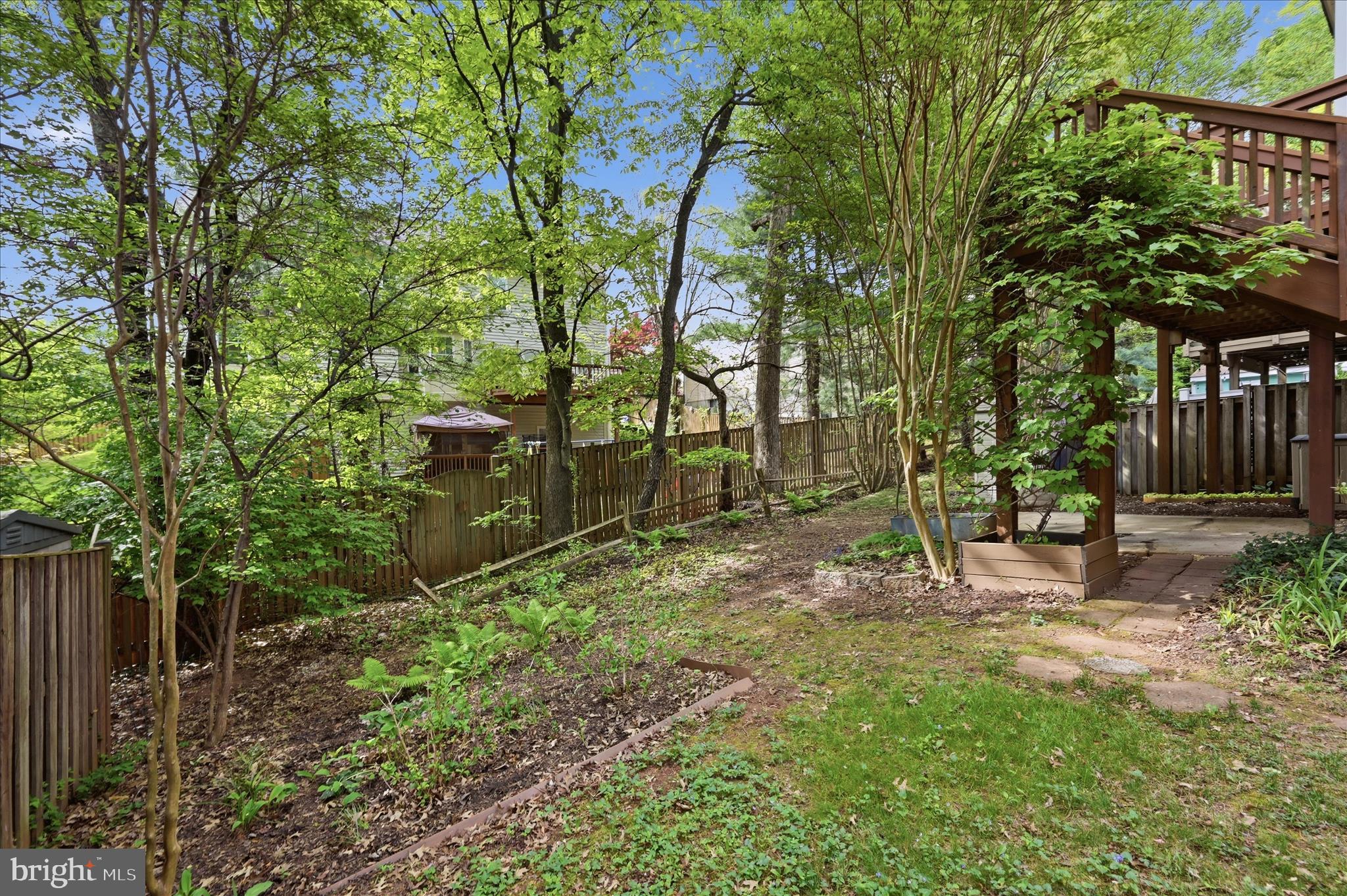 MIRROR RIDGE - Residential