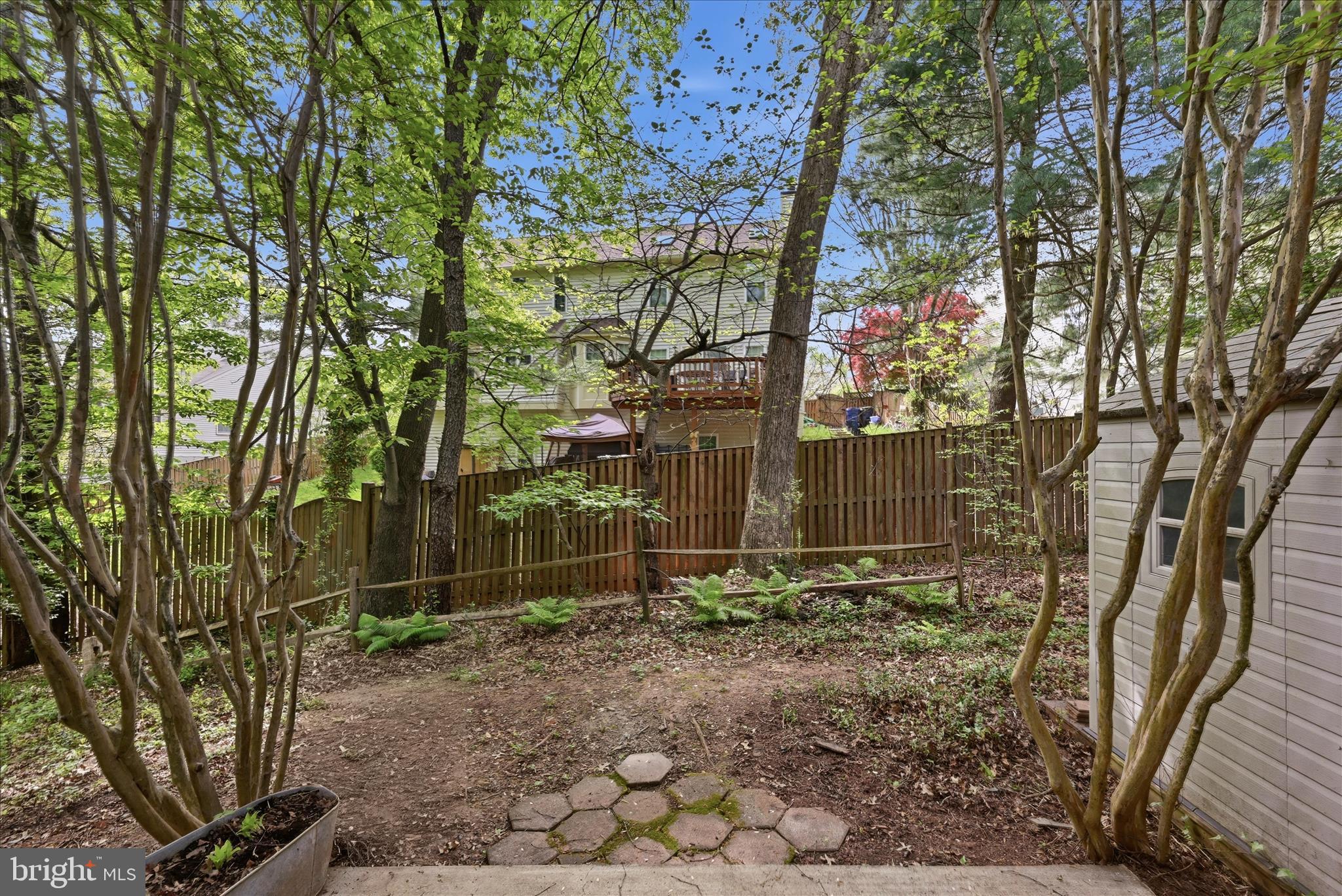 MIRROR RIDGE - Residential