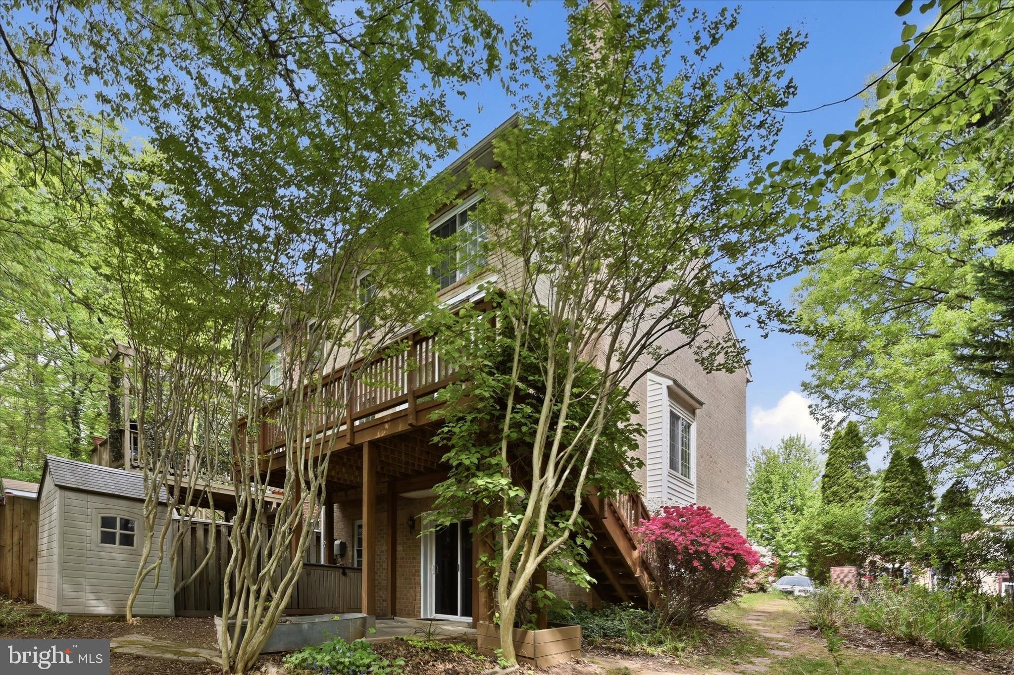 MIRROR RIDGE - Residential