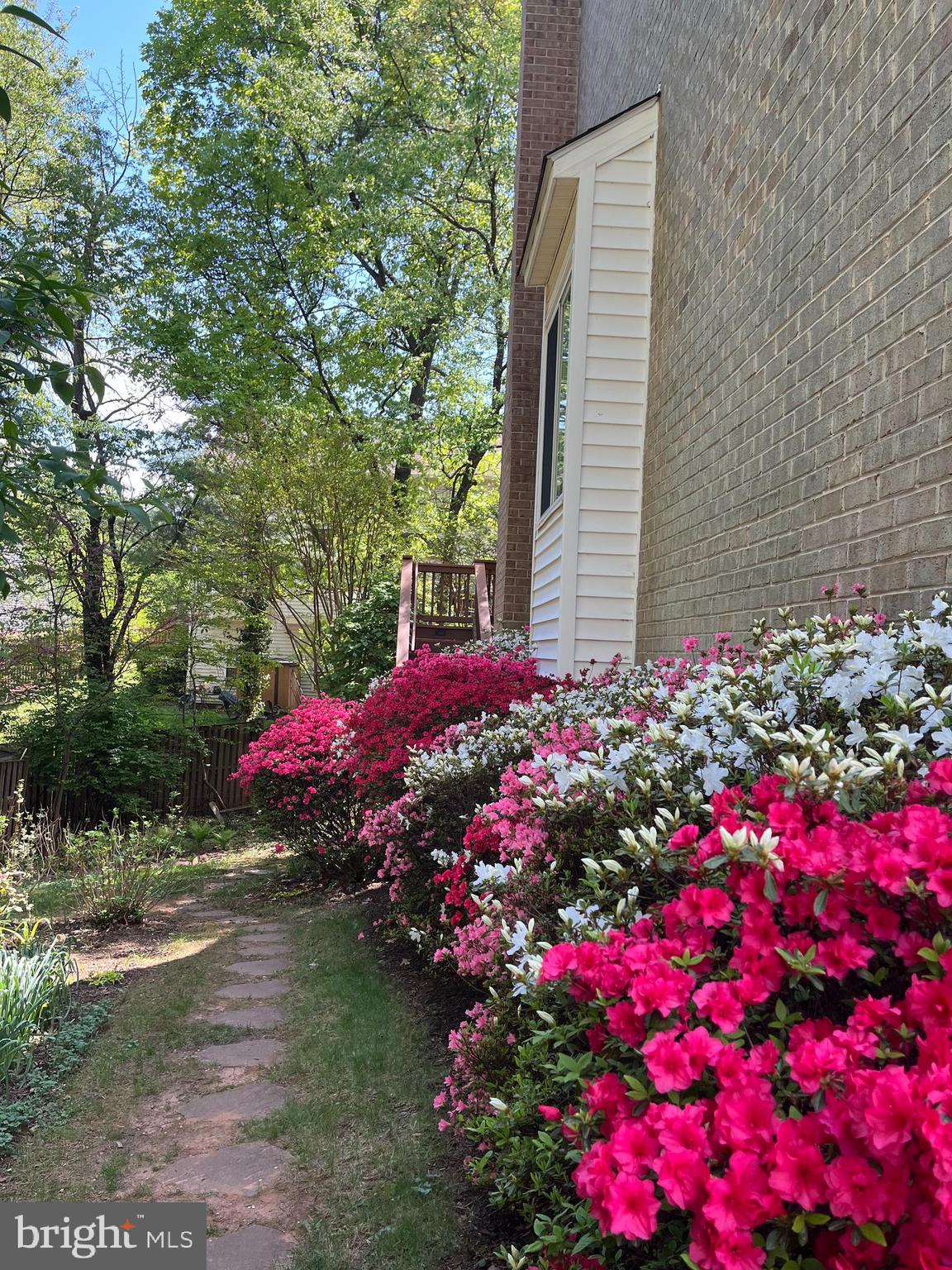 MIRROR RIDGE - Residential