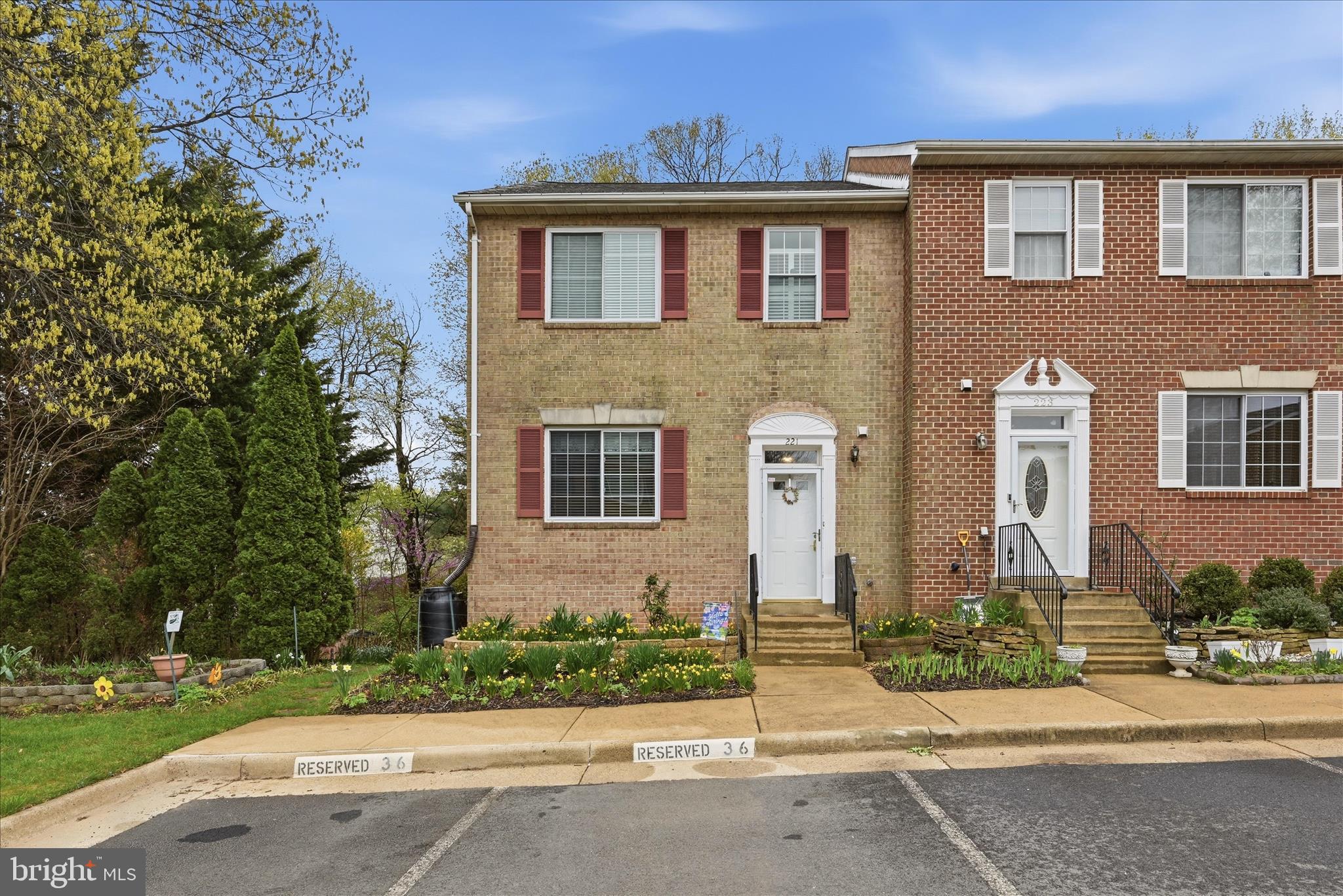 MIRROR RIDGE - Residential