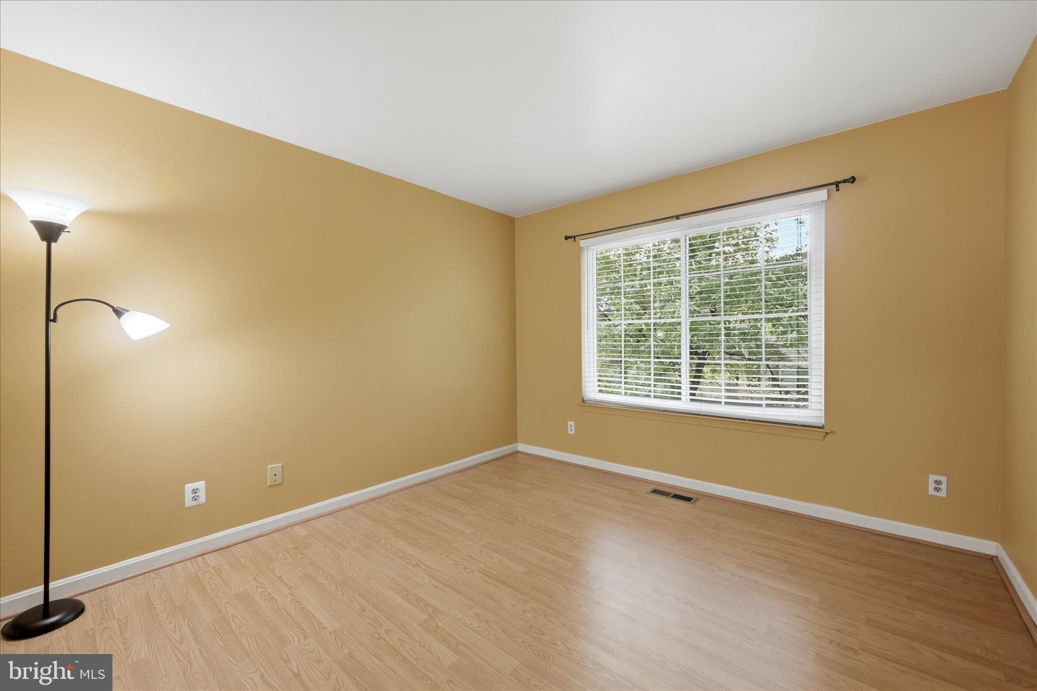 MIRROR RIDGE - Residential