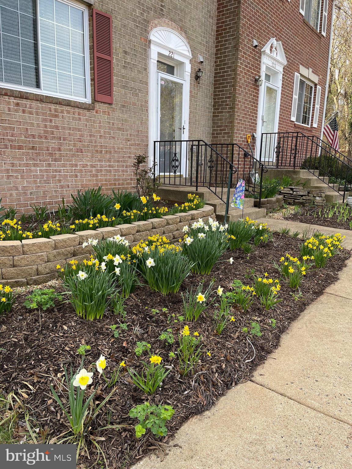 MIRROR RIDGE - Residential