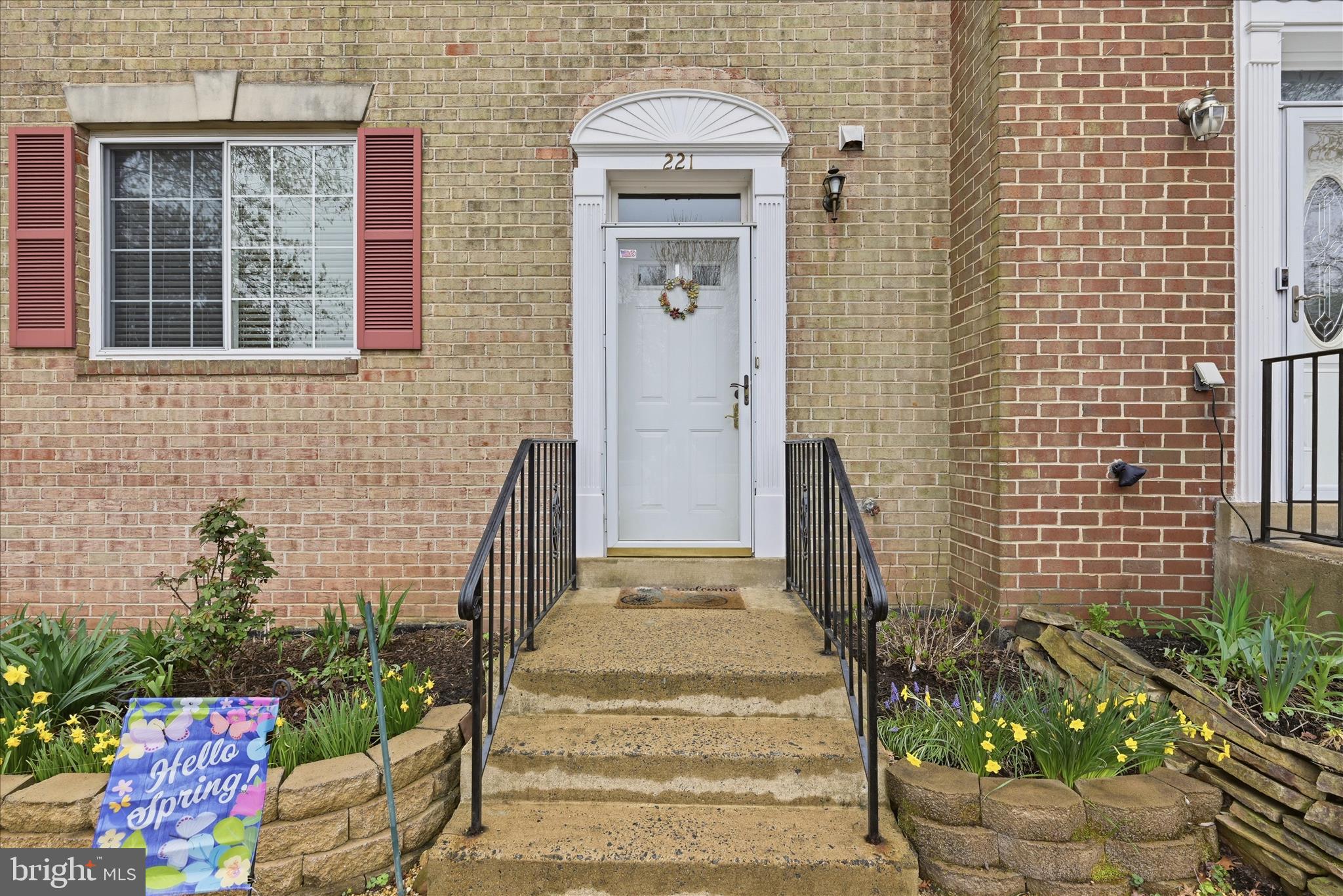 MIRROR RIDGE - Residential