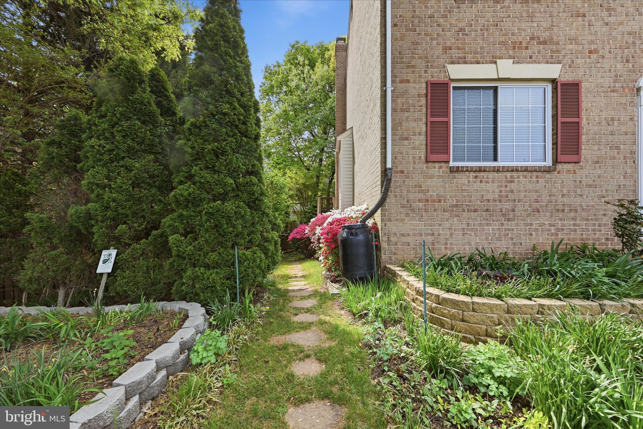 MIRROR RIDGE - Residential