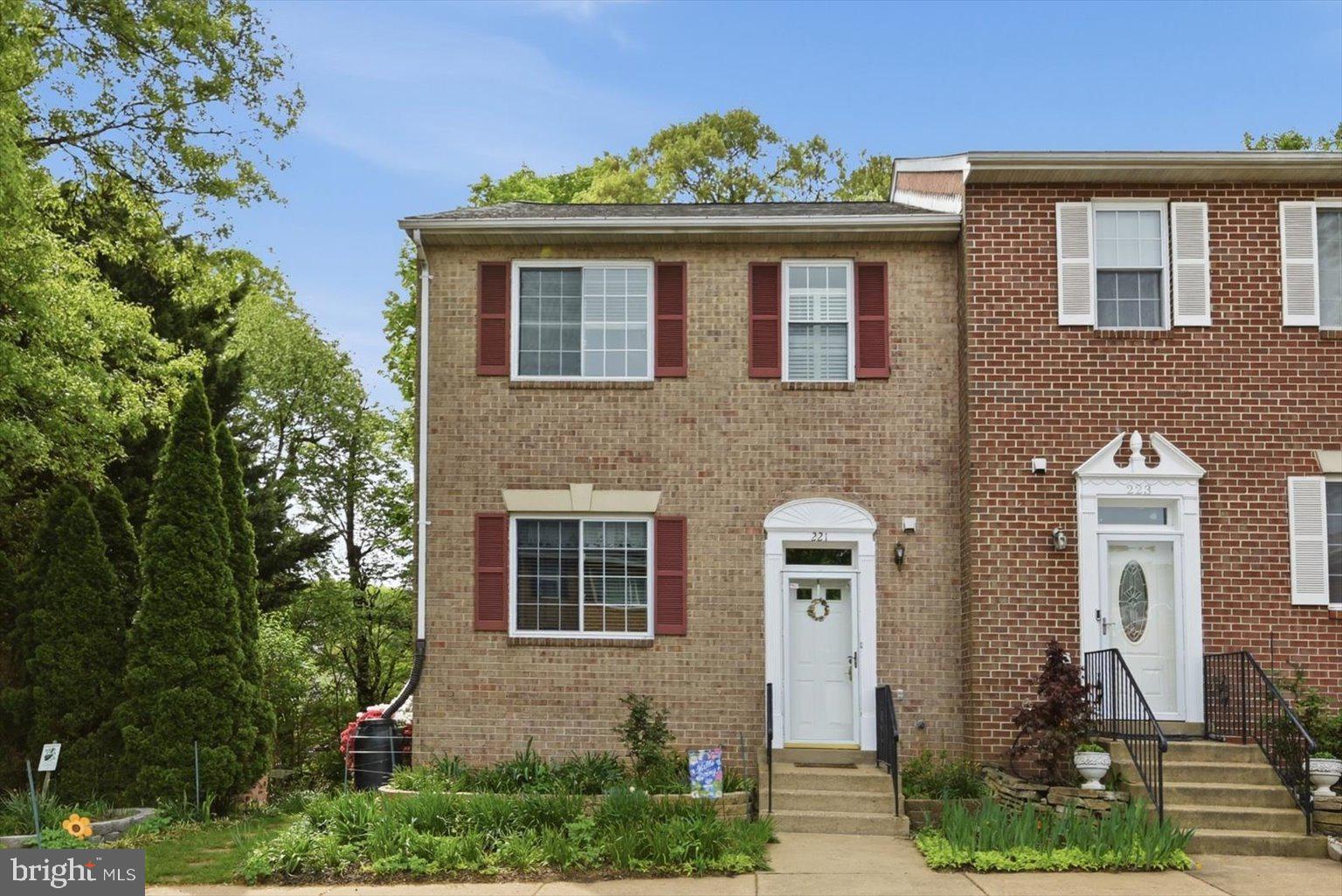 MIRROR RIDGE - Residential