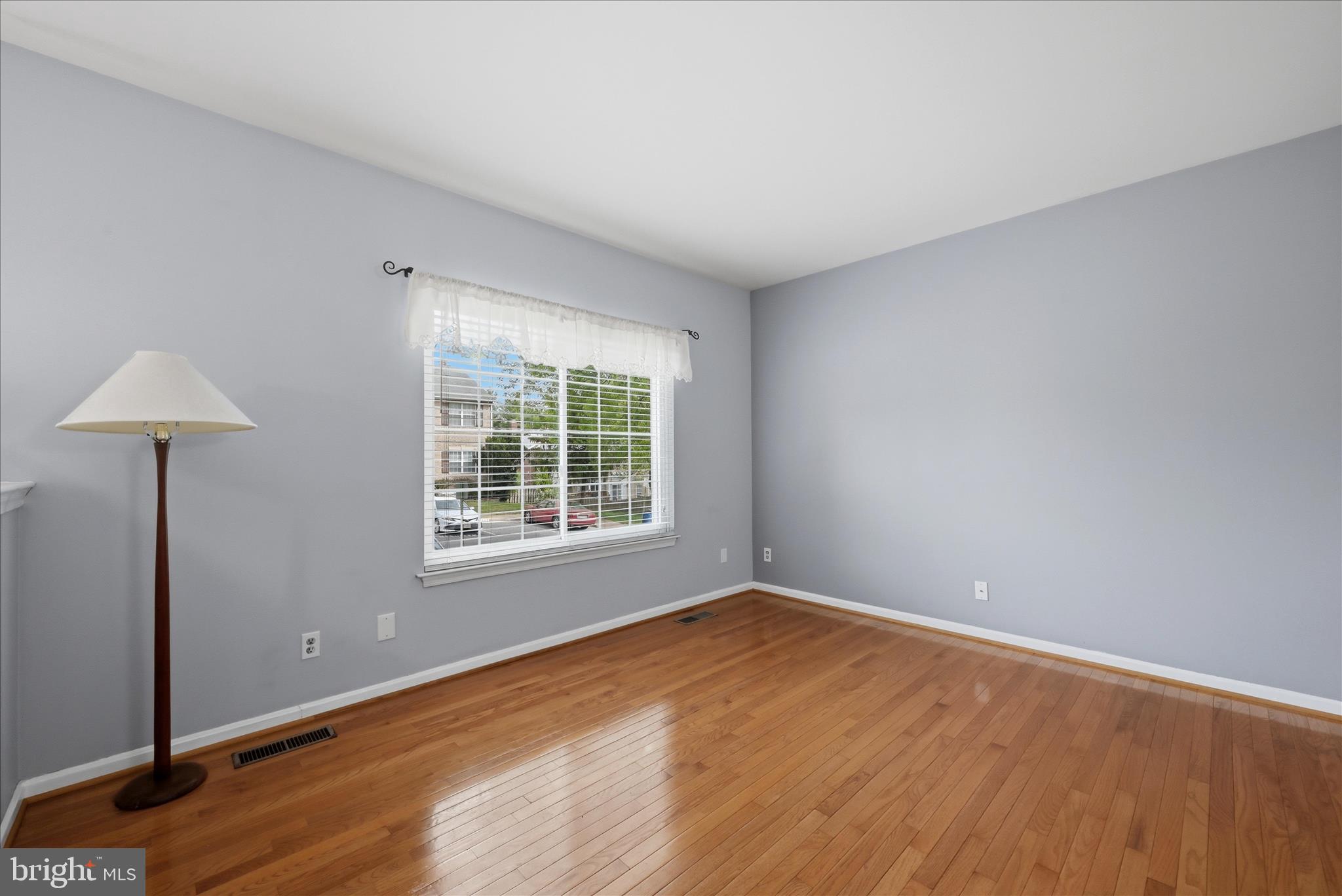 MIRROR RIDGE - Residential