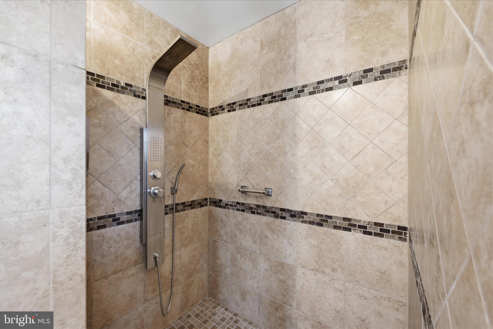 MIRROR RIDGE - Residential