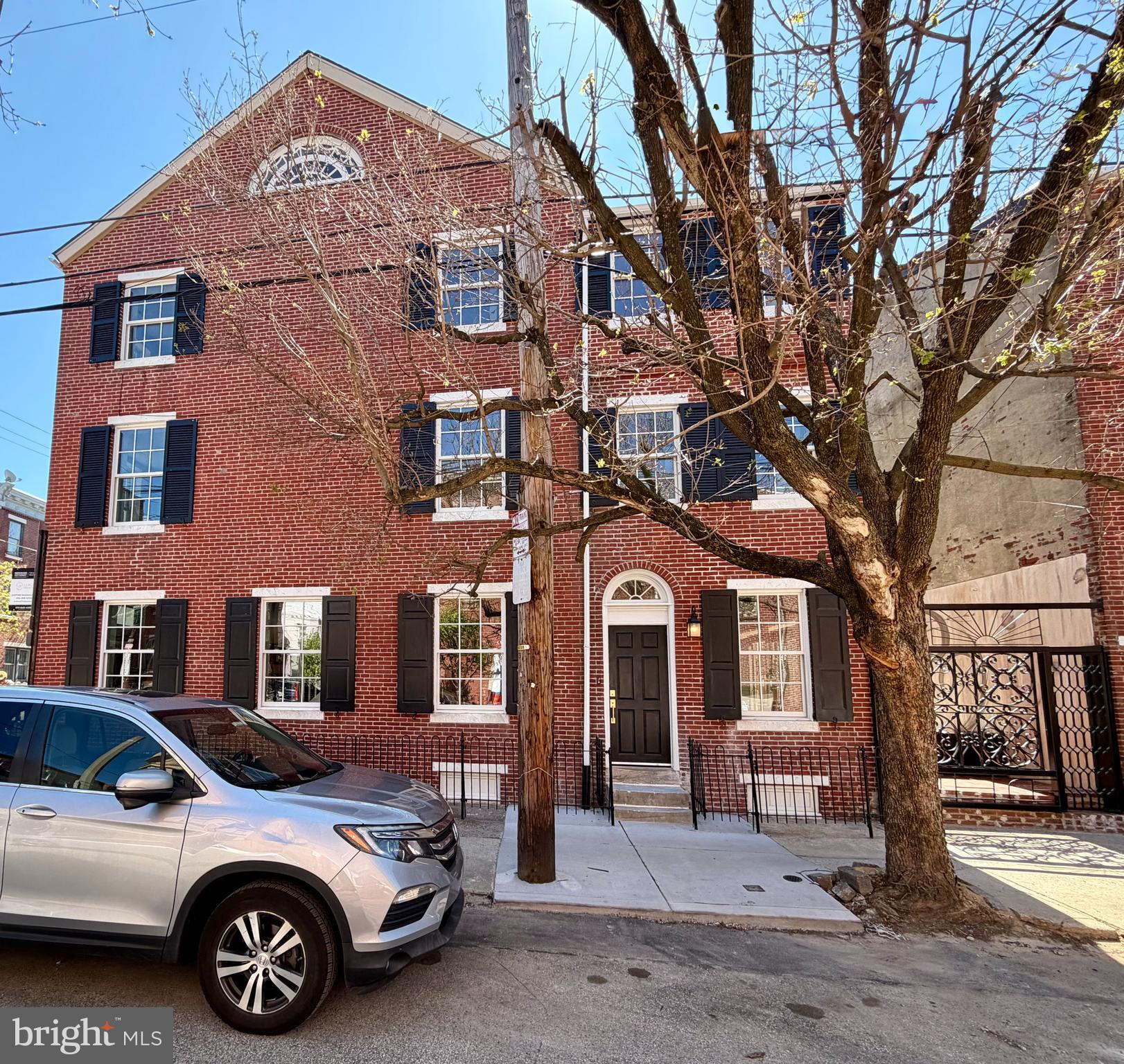 QUEEN VILLAGE - Residential
