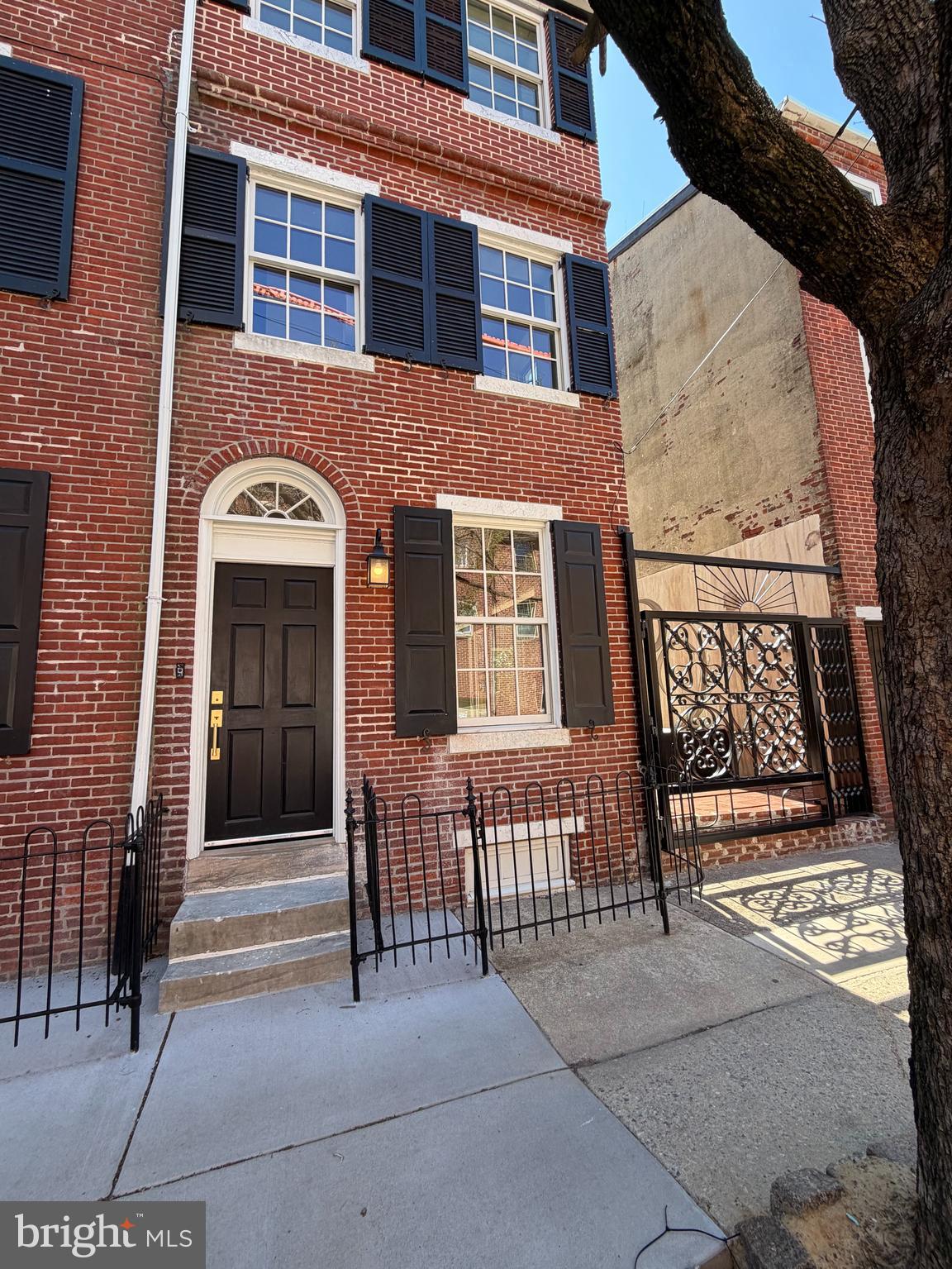 QUEEN VILLAGE - Residential