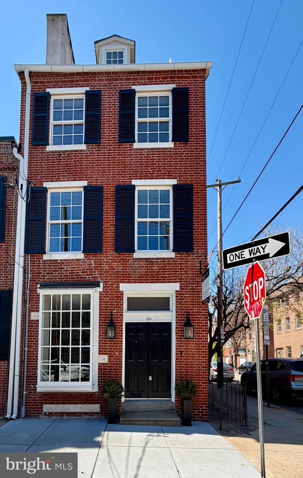 QUEEN VILLAGE - Residential