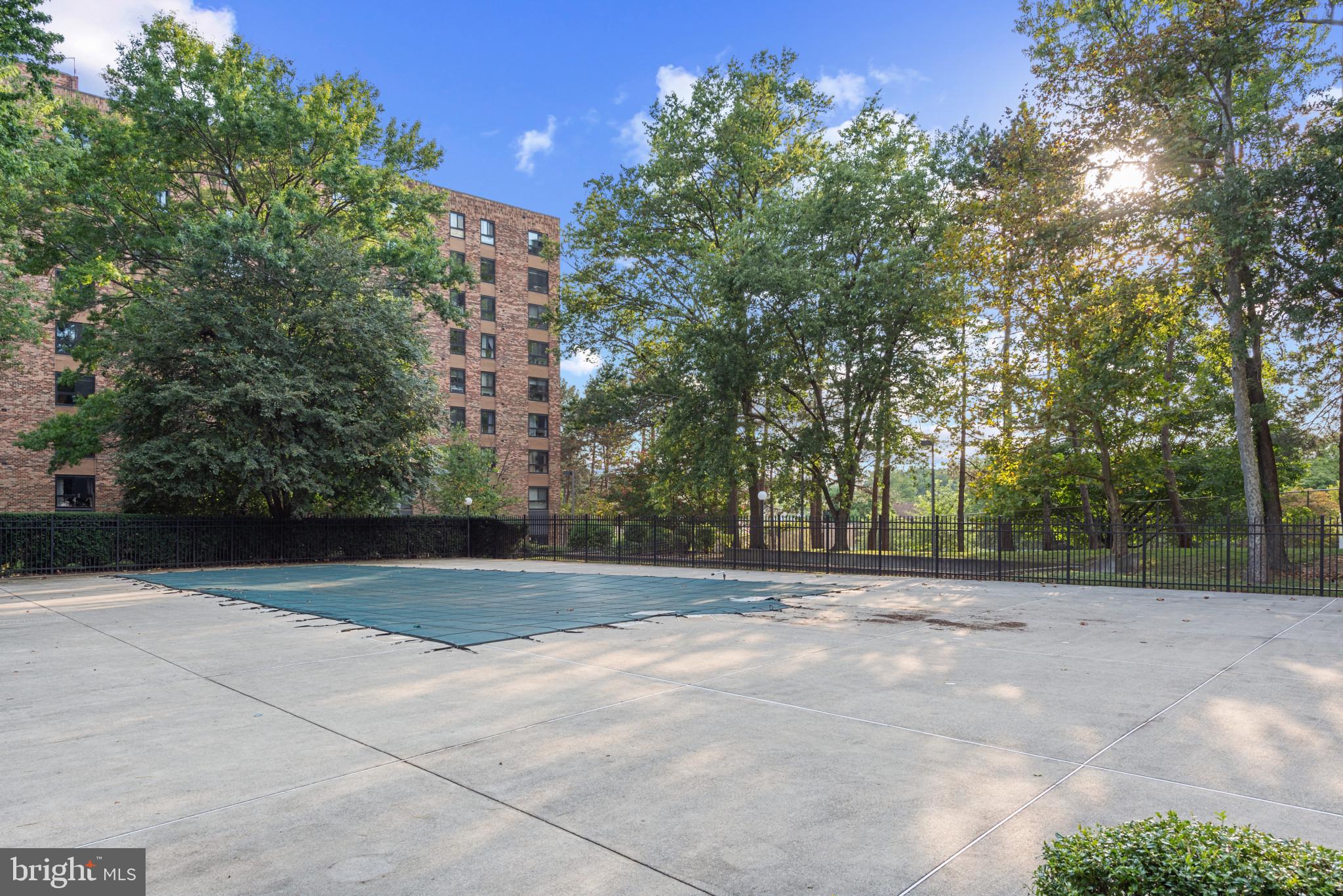 WEST SPRING - Residential