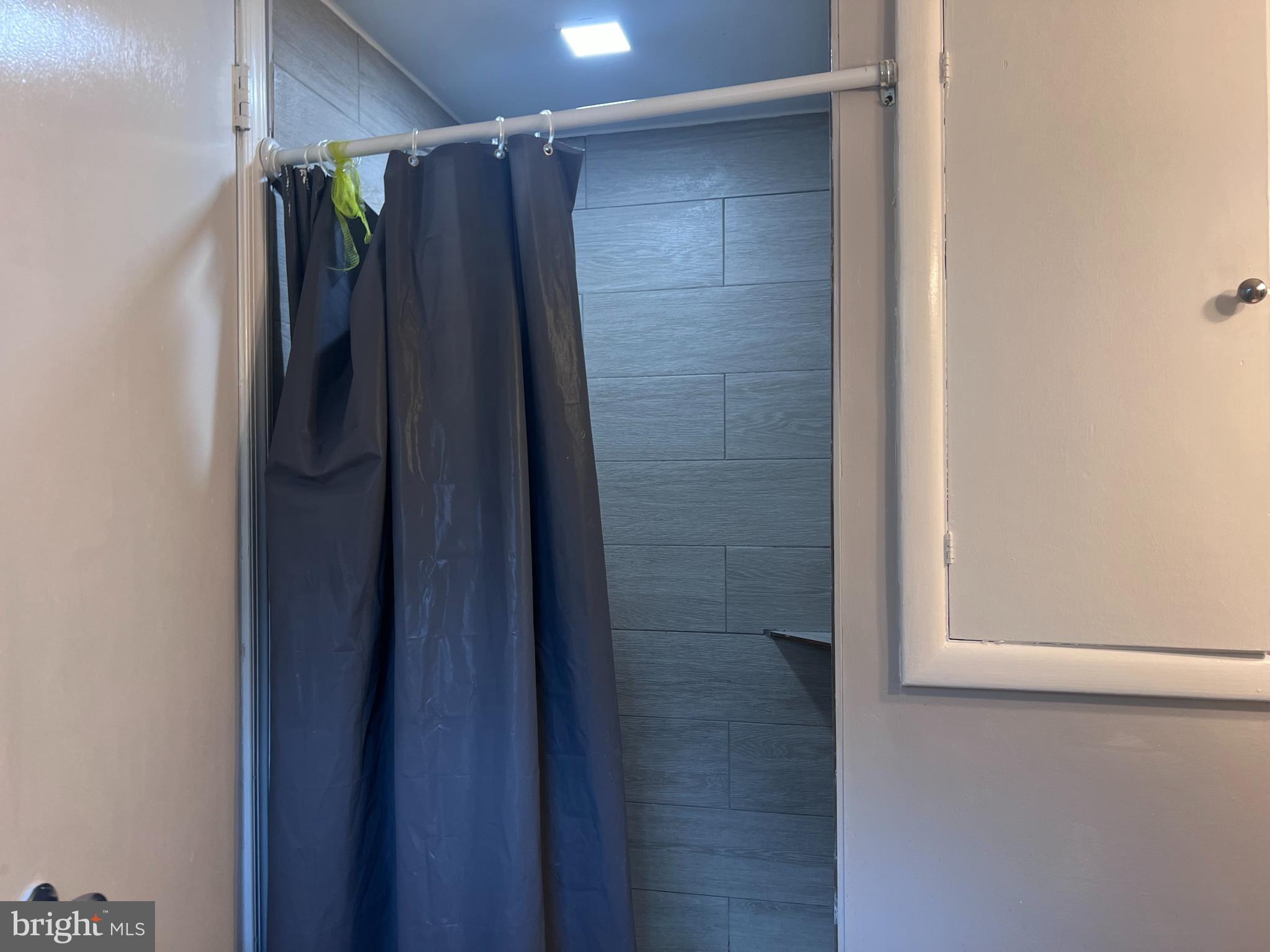 WHEATON FOREST - Residential Lease