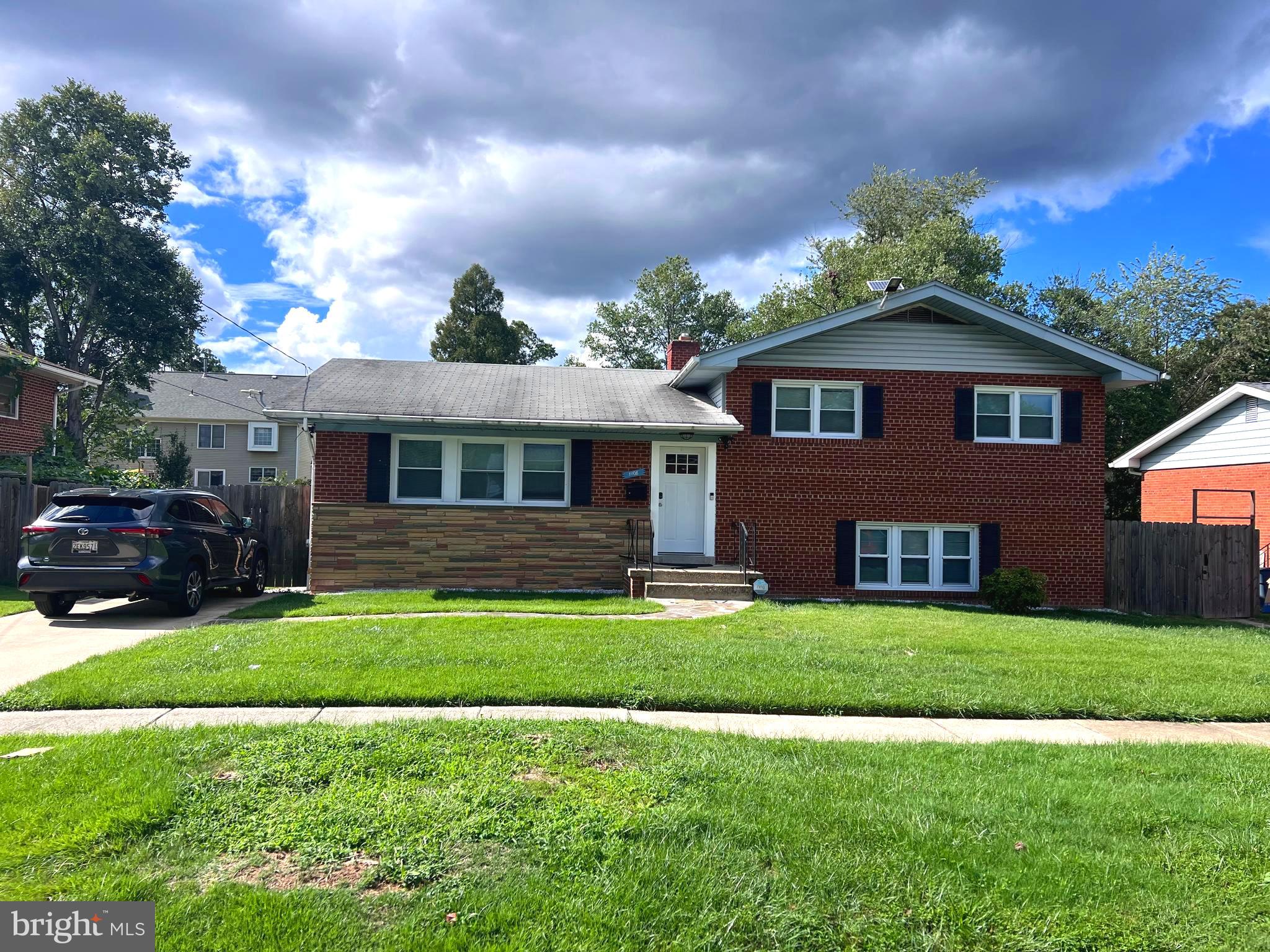 WHEATON FOREST - Residential Lease