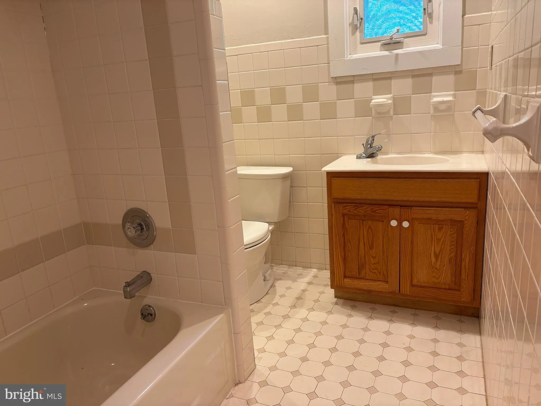 Wayne, Pennsylvania 19087, United States, 2 Bedrooms Bedrooms, ,1 BathroomBathrooms,Residential,Active,132483