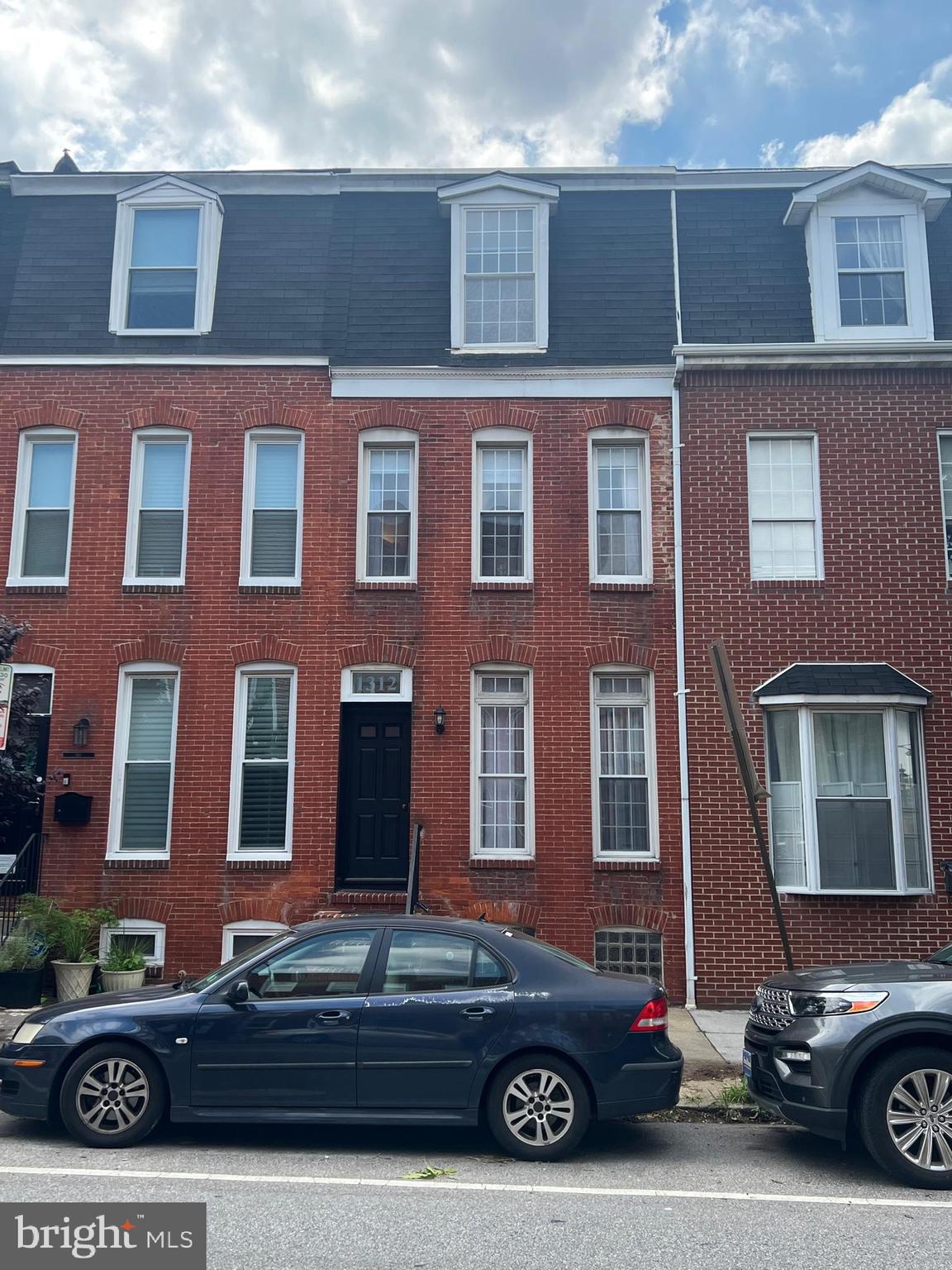 Spacious rehabbed apartment w/exposed brick wall, washer & dryer, updated kitchen with breakfast bar, CAC, rear deck w/great city views & beautiful sunsets.