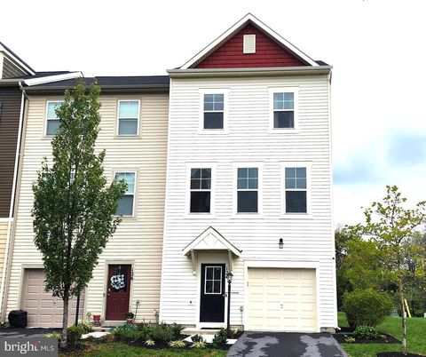 Photo of 124 Splendor Garden Way, STEPHENSON, VA 22656 (MLS # VAFV2040566)