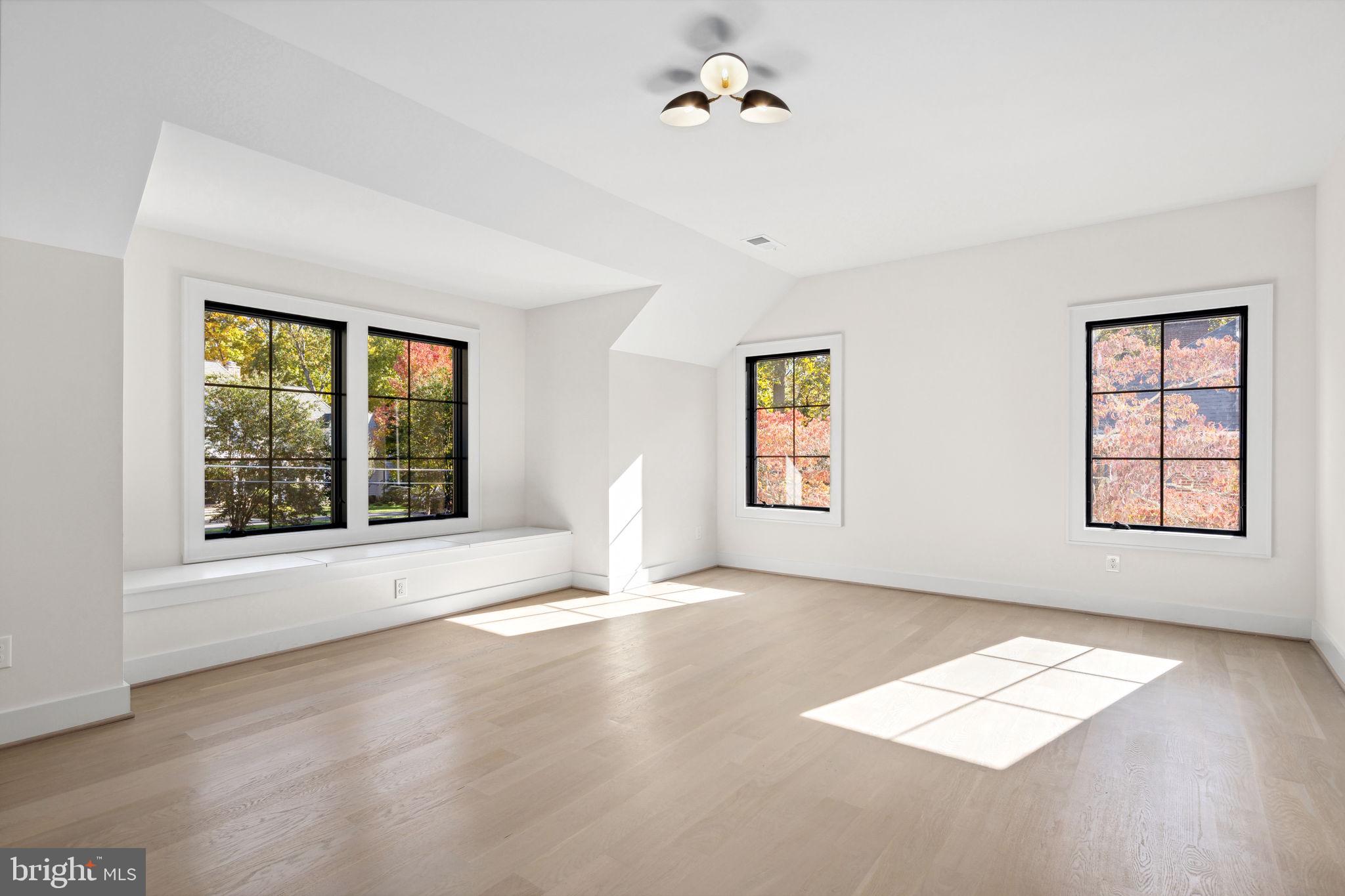 LANGLEY FOREST - Residential