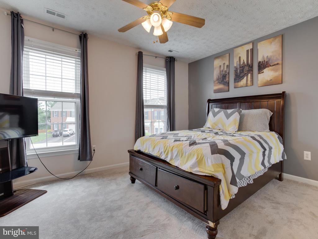 SEVEN OAKS - Residential