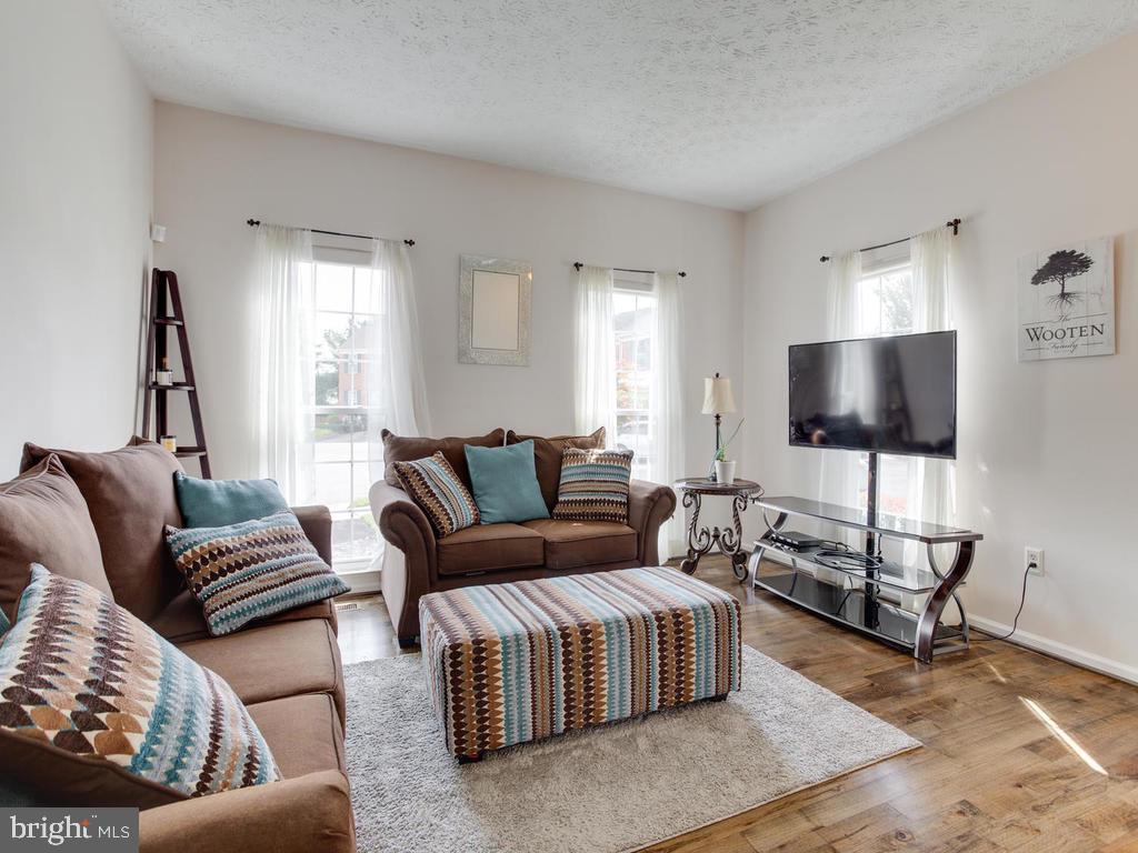 SEVEN OAKS - Residential