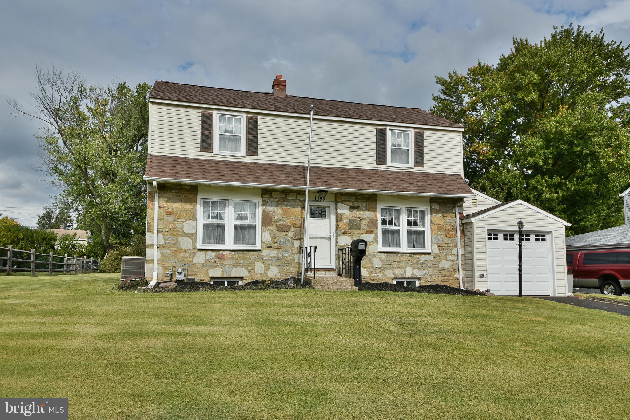 Immediate Occupancy available for this Charming 3 bedroom Colonial located on a quiet street in the desirable development of Casey Gardens, Warminster Township, Bucks County! The main level includes a large, bright and airy living room with coat closet, dining room, galley kitchen with wood cabinetry, ample counter space, range with oven, micro-wave and refrigerator. A functional layout with maximum storage space that makes cooking a breeze. The upper level offers three good sized bedrooms with ample closet space and an updated full bath. The lower level is partially finished with built-in bar and recessed lighting, laundry/storage area and 1/4 bath. Features include fresh paint, wood and laminate plank flooring, one car garage, deck and is situated on a beautiful lot. Beautifully maintained inside and out, a wonderful gathering space for family and friends rain or shine. Close to schools, shopping and major commuting routes. Centennial Schools!
**Landlord will maintain the grass and snow removal.