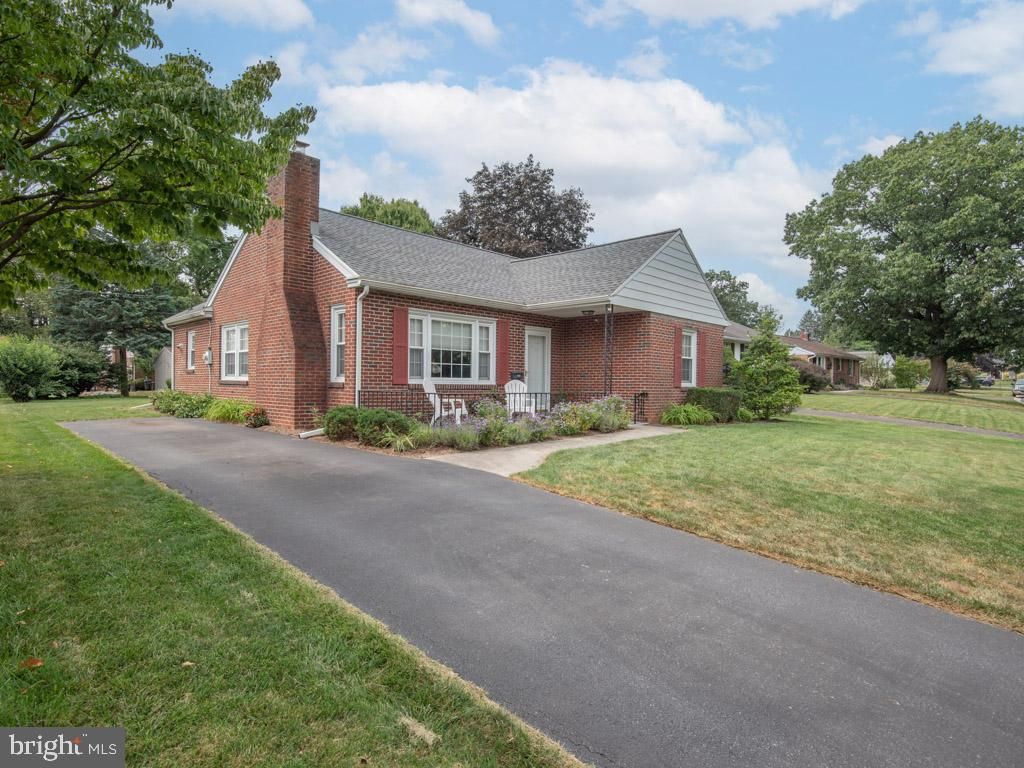 Photo of 5960 LEEBEL RD, EAST PETERSBURG, PA 17520 (MLS # PALA2039830)