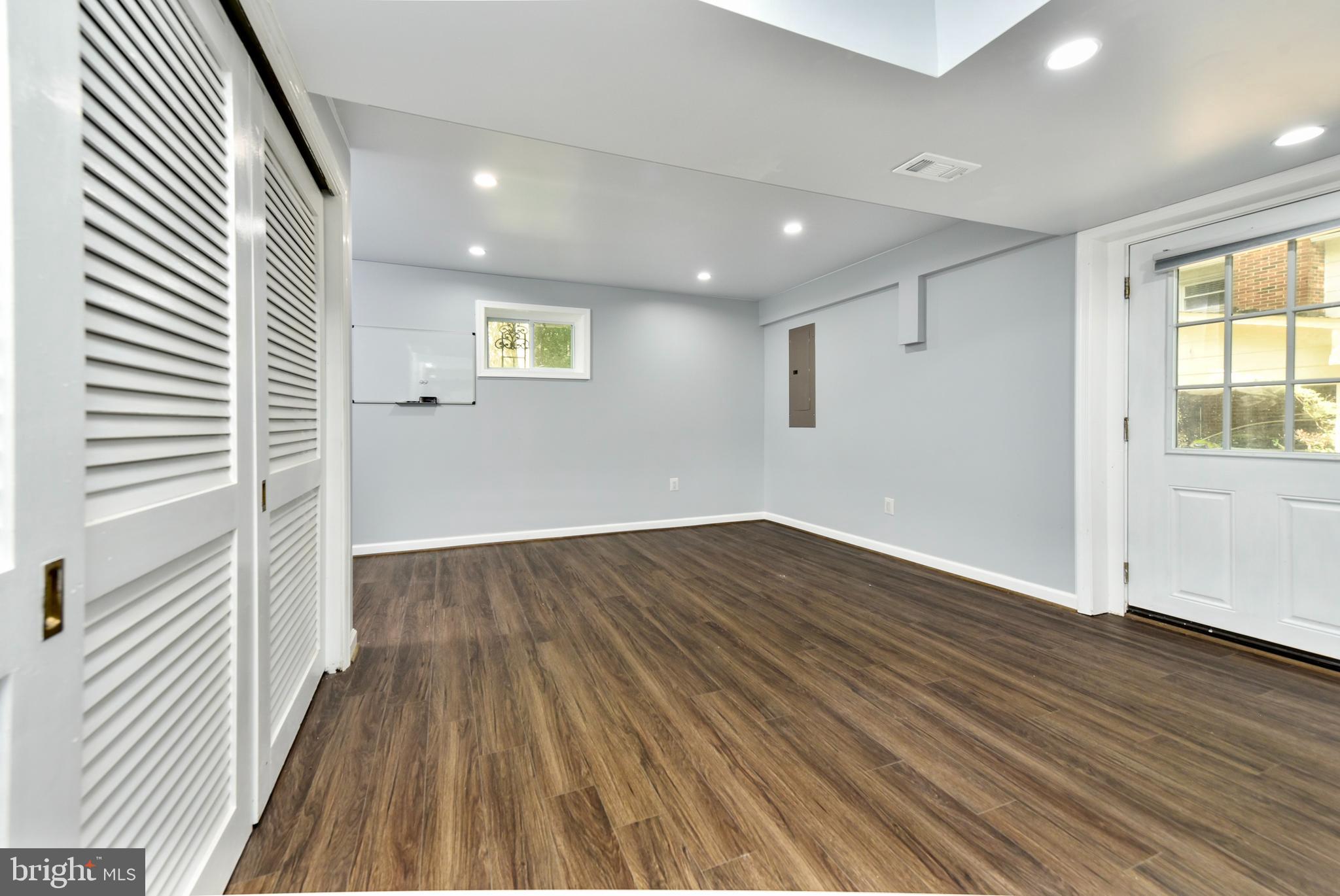 TALL OAKS - Residential Lease