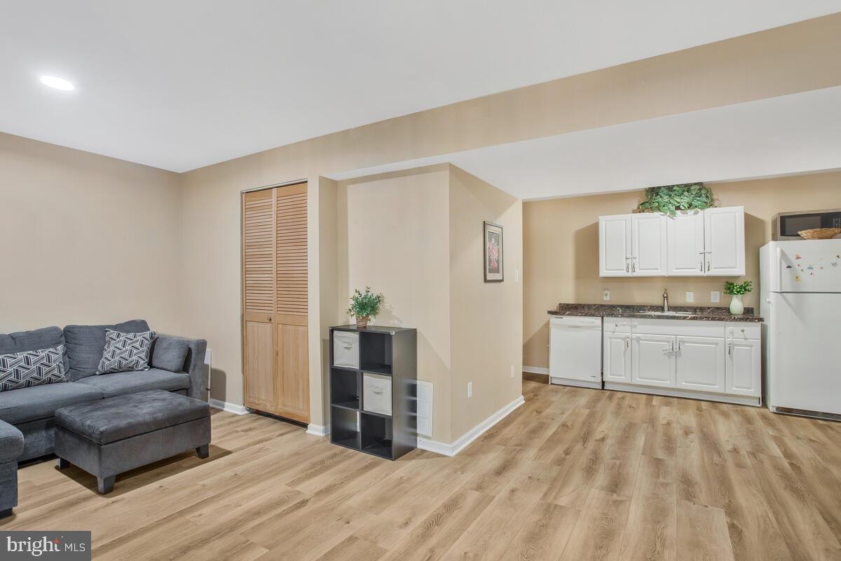 VILLAGE OF HICKORY RIDGE - Residential Lease