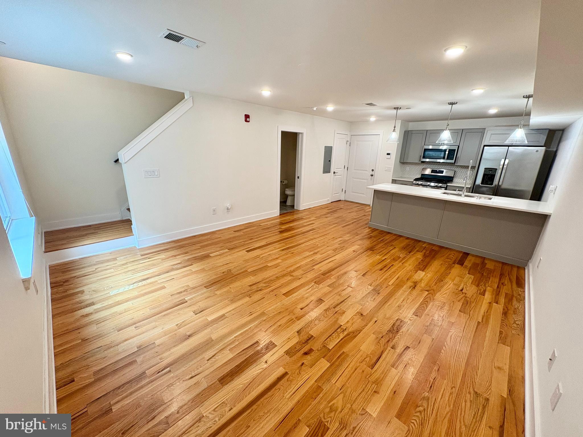402 N FRONT STREET 4