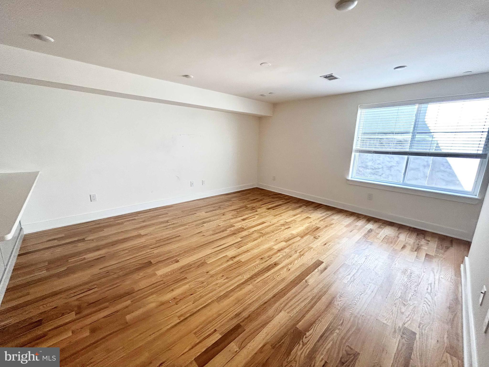 402 N FRONT STREET 4