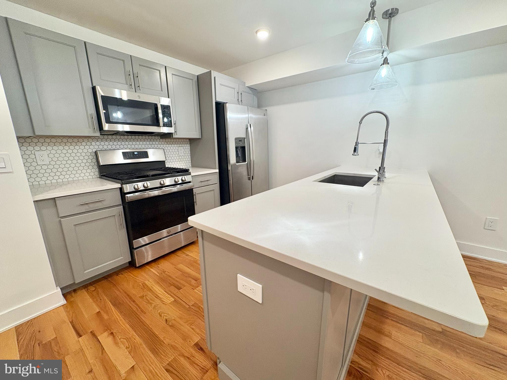 402 N FRONT STREET 4