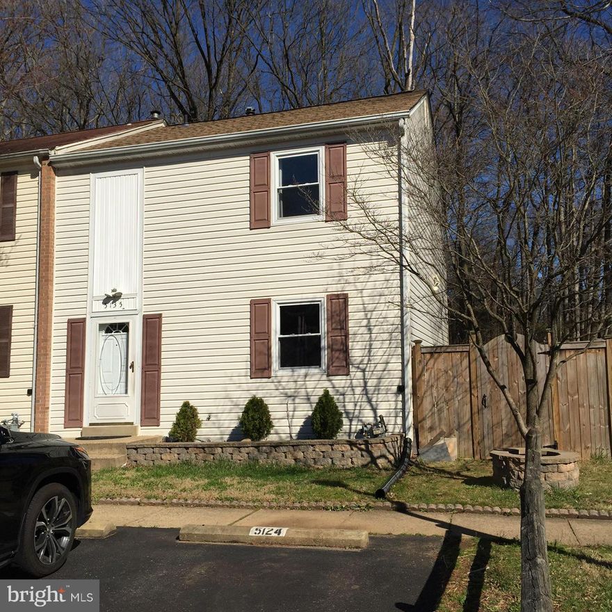 Gorgeous End Unit 3 Beds,2 Full & Half Bath  With Large And Privet Backyard. Fully Fenced With a Great Deck. Hardwood Through The Main Floor And Basement. Stainless Appliances And Granite Counter Top In Kitchen. Minutes To The Major  Roads And Highways. 2 Assign Parking Spaces. Must See !!