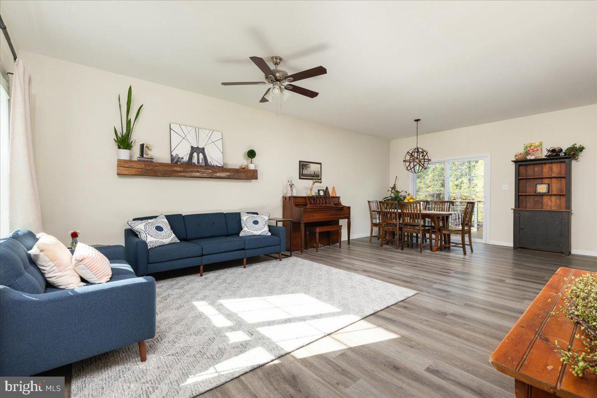 HIDDEN RIVER FARM - Residential Lease