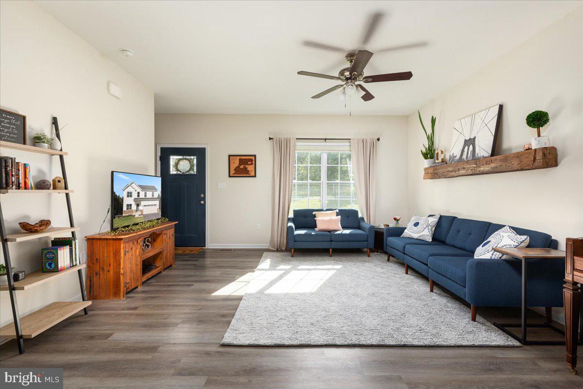 HIDDEN RIVER FARM - Residential Lease