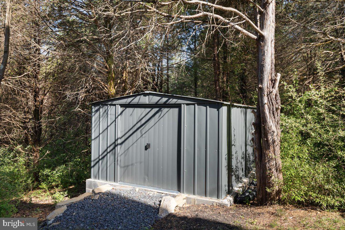 HIDDEN RIVER FARM - Residential Lease