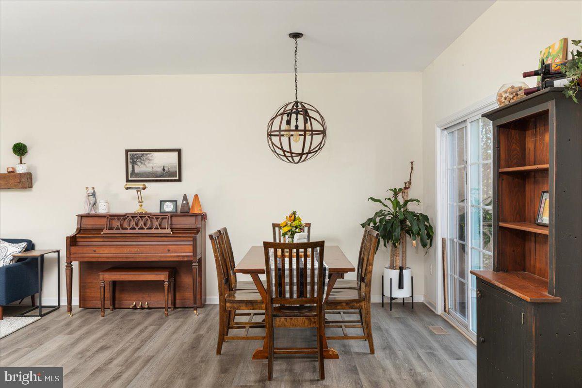 HIDDEN RIVER FARM - Residential Lease