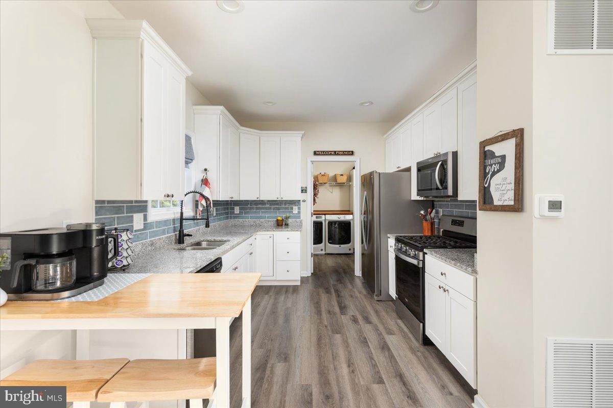 HIDDEN RIVER FARM - Residential Lease