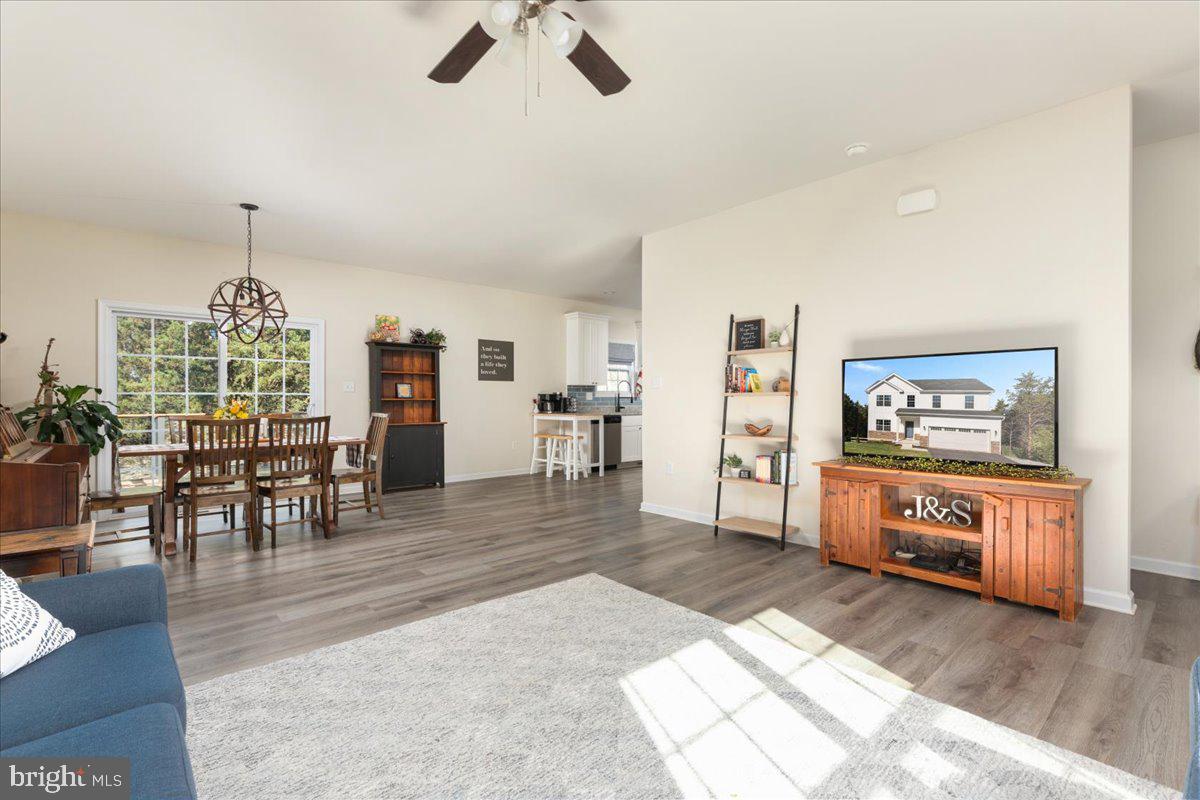 HIDDEN RIVER FARM - Residential Lease