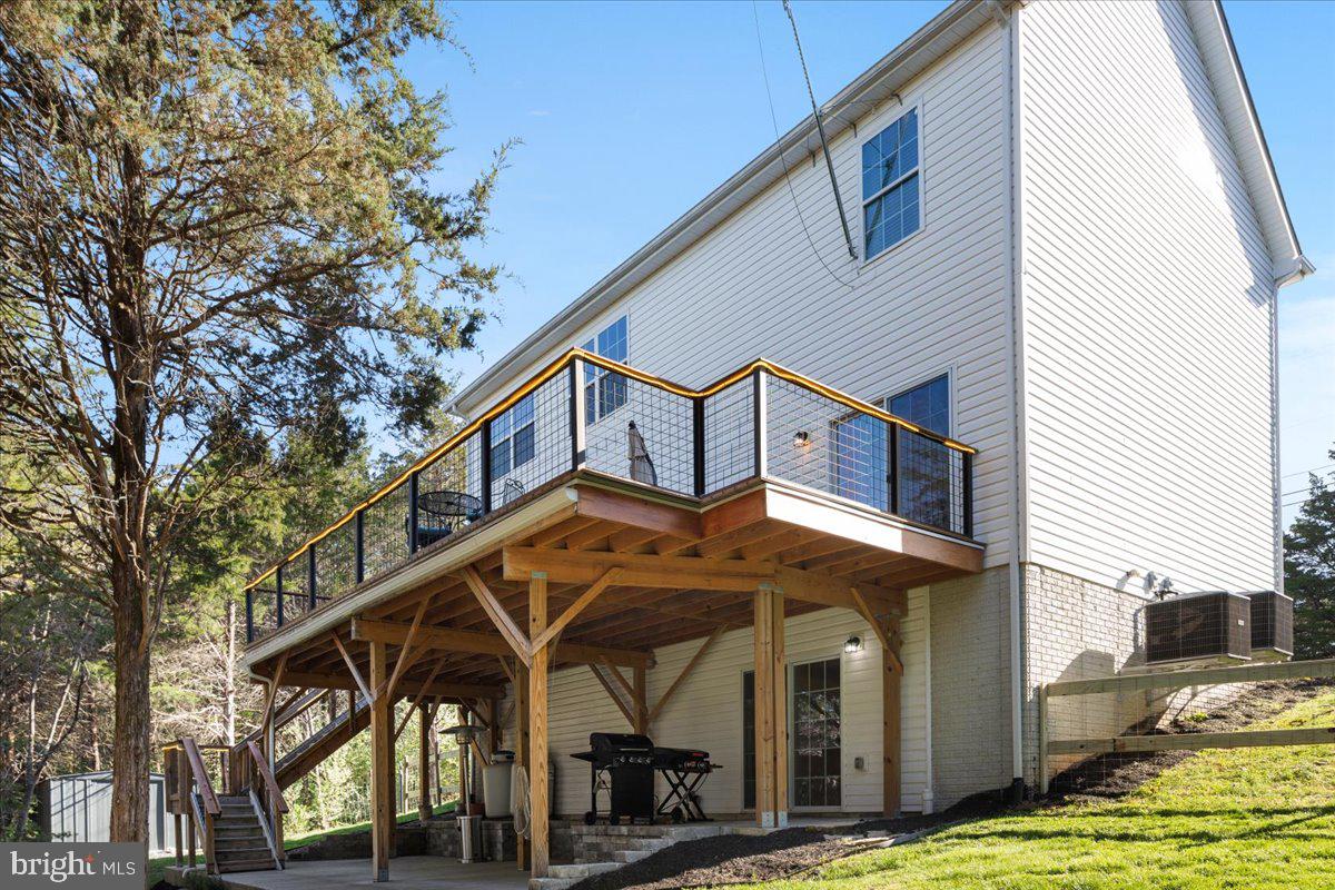 HIDDEN RIVER FARM - Residential Lease