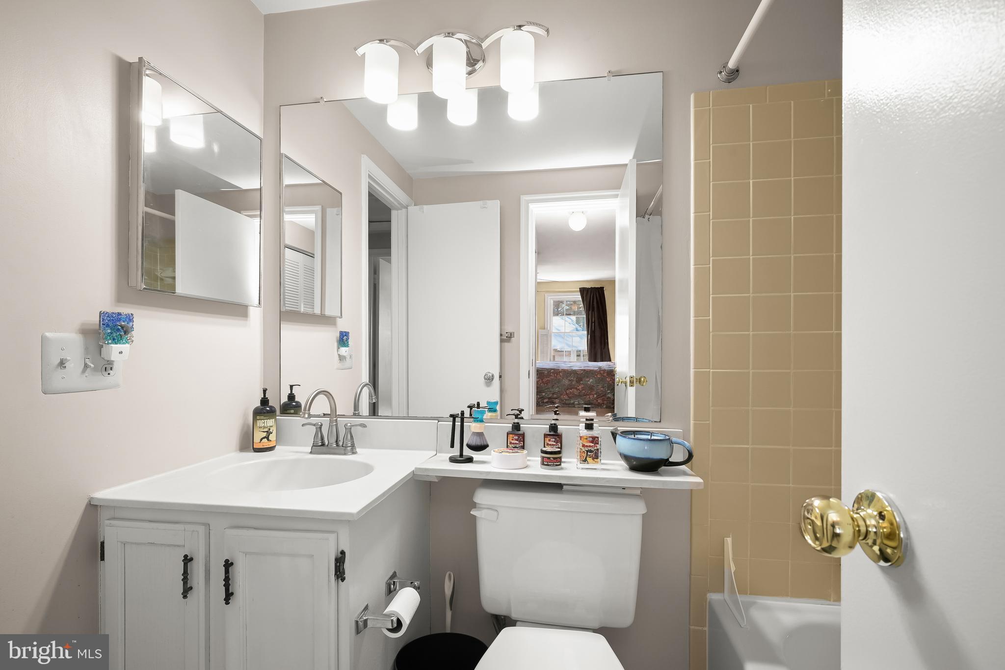 ESSEX PLACE - Residential