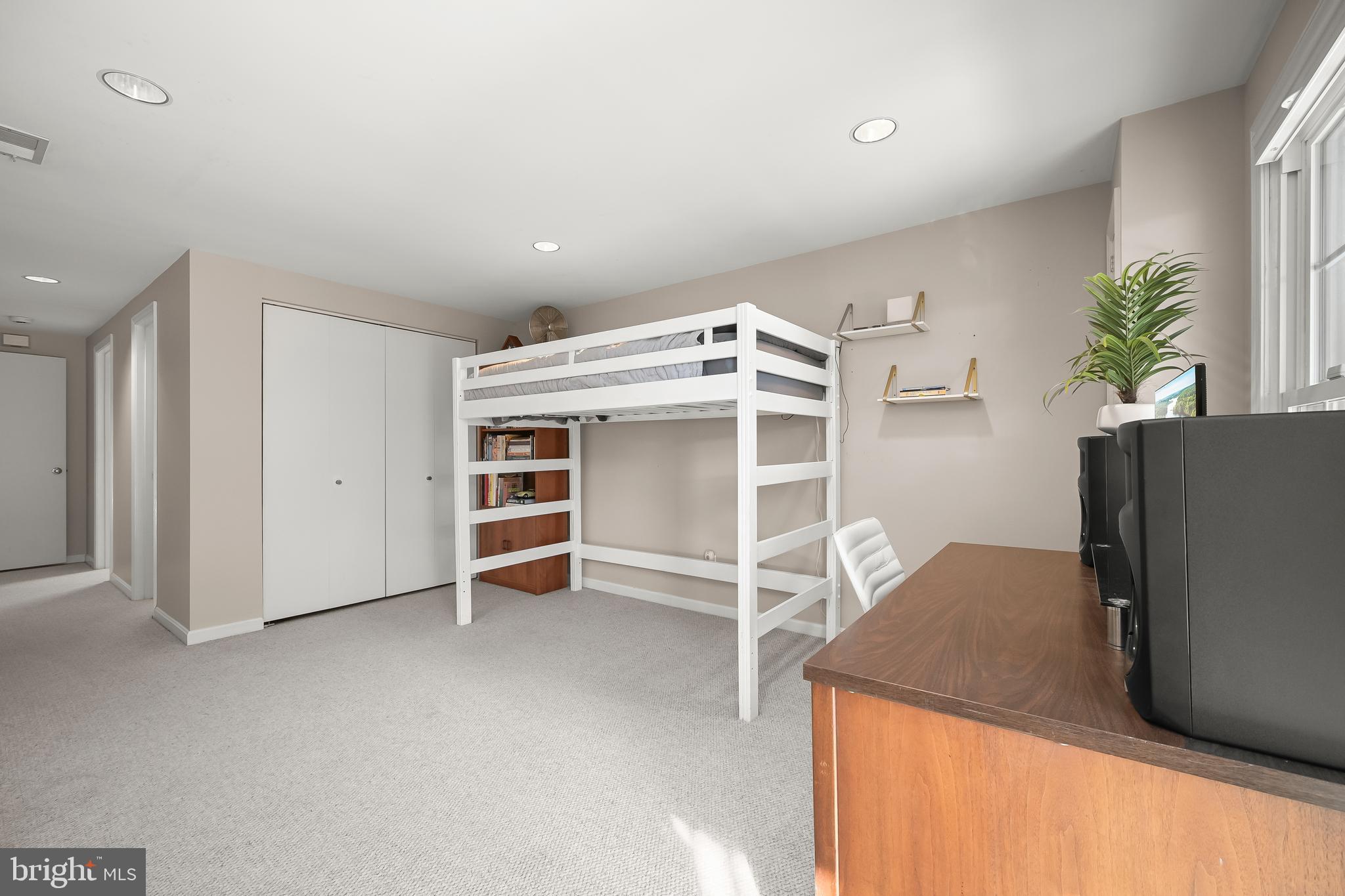 ESSEX PLACE - Residential