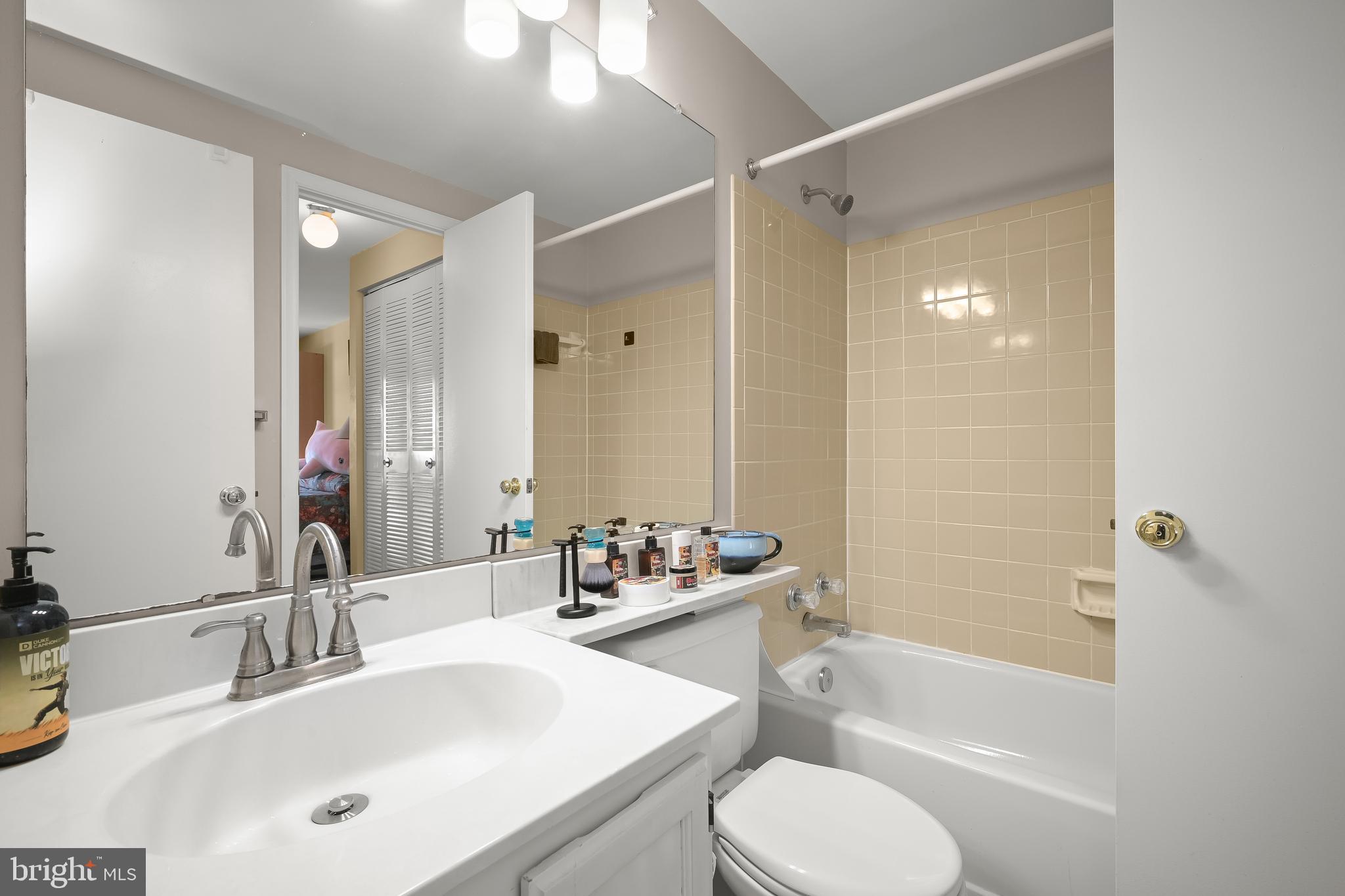 ESSEX PLACE - Residential