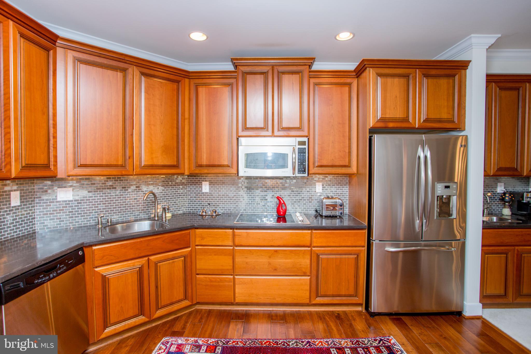 MERIDIAN VALLEY SQ - Residential