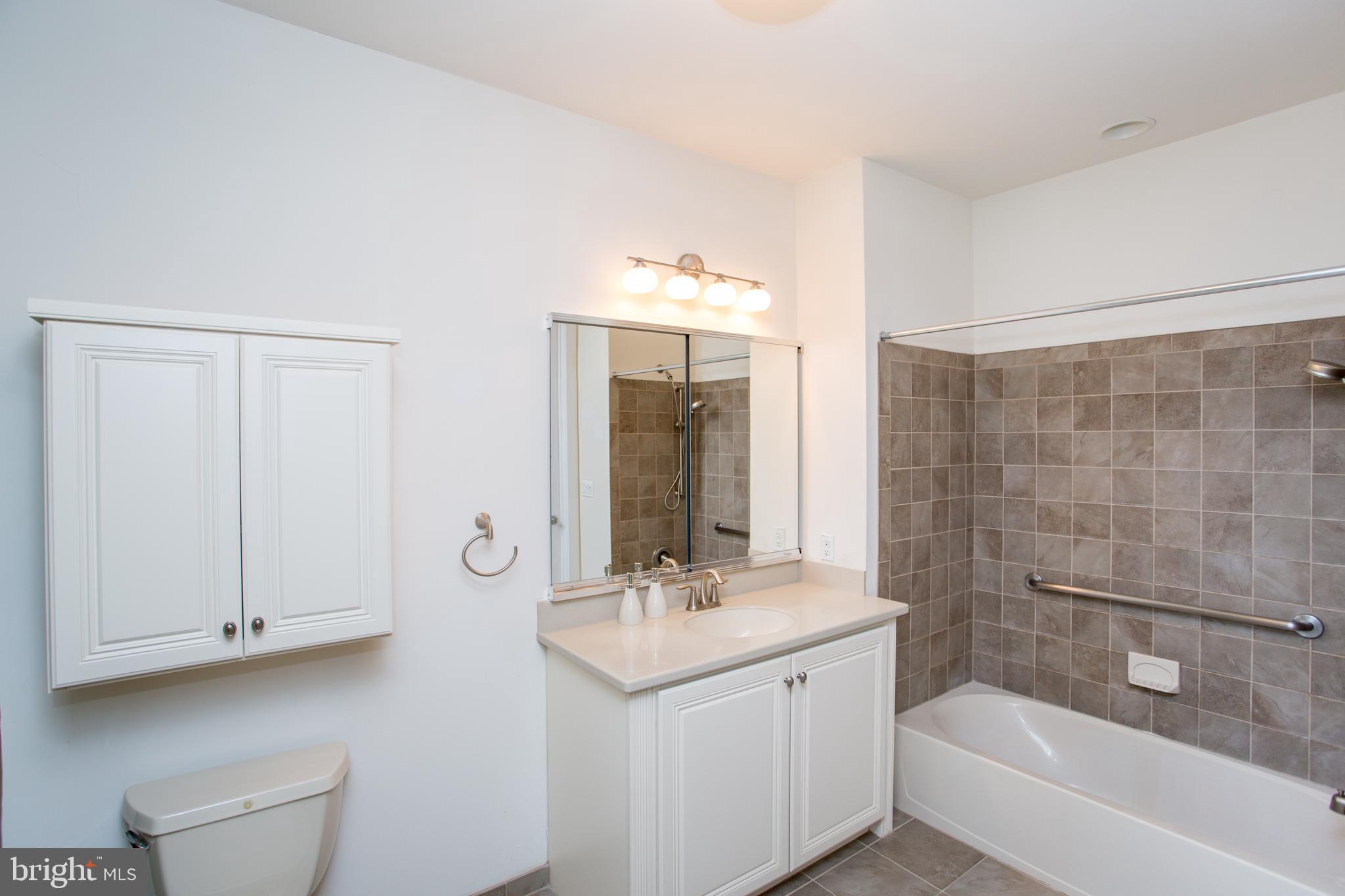 MERIDIAN VALLEY SQ - Residential