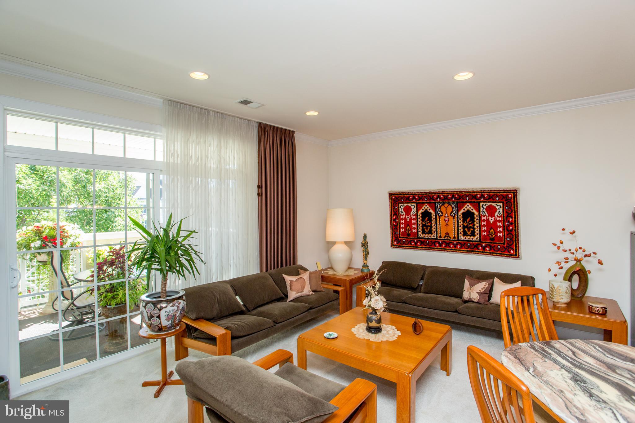 MERIDIAN VALLEY SQ - Residential