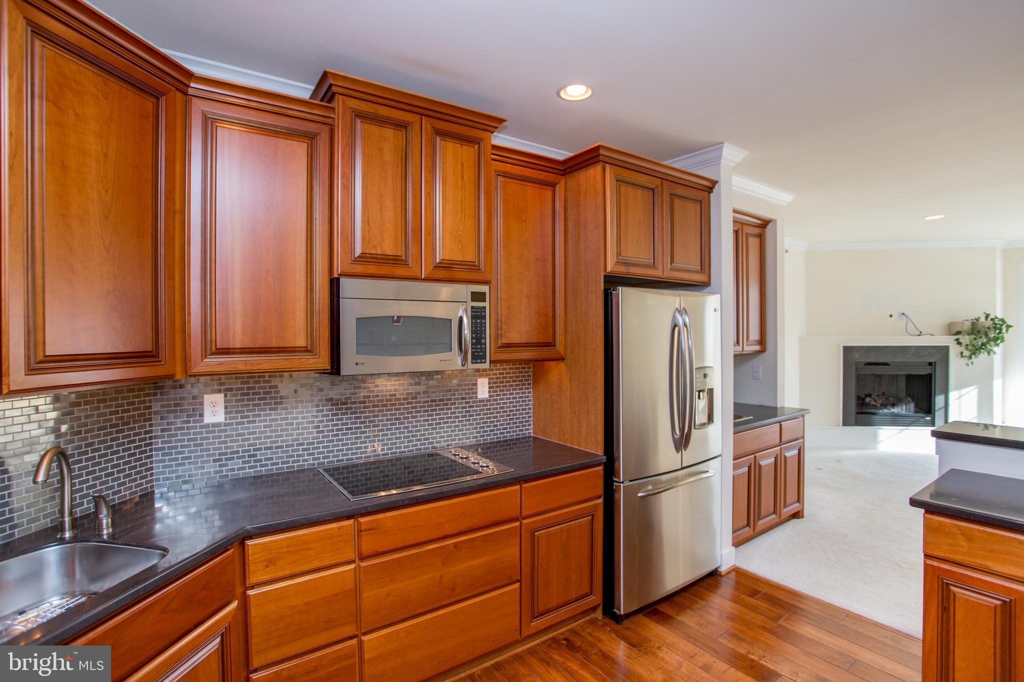 MERIDIAN VALLEY SQ - Residential