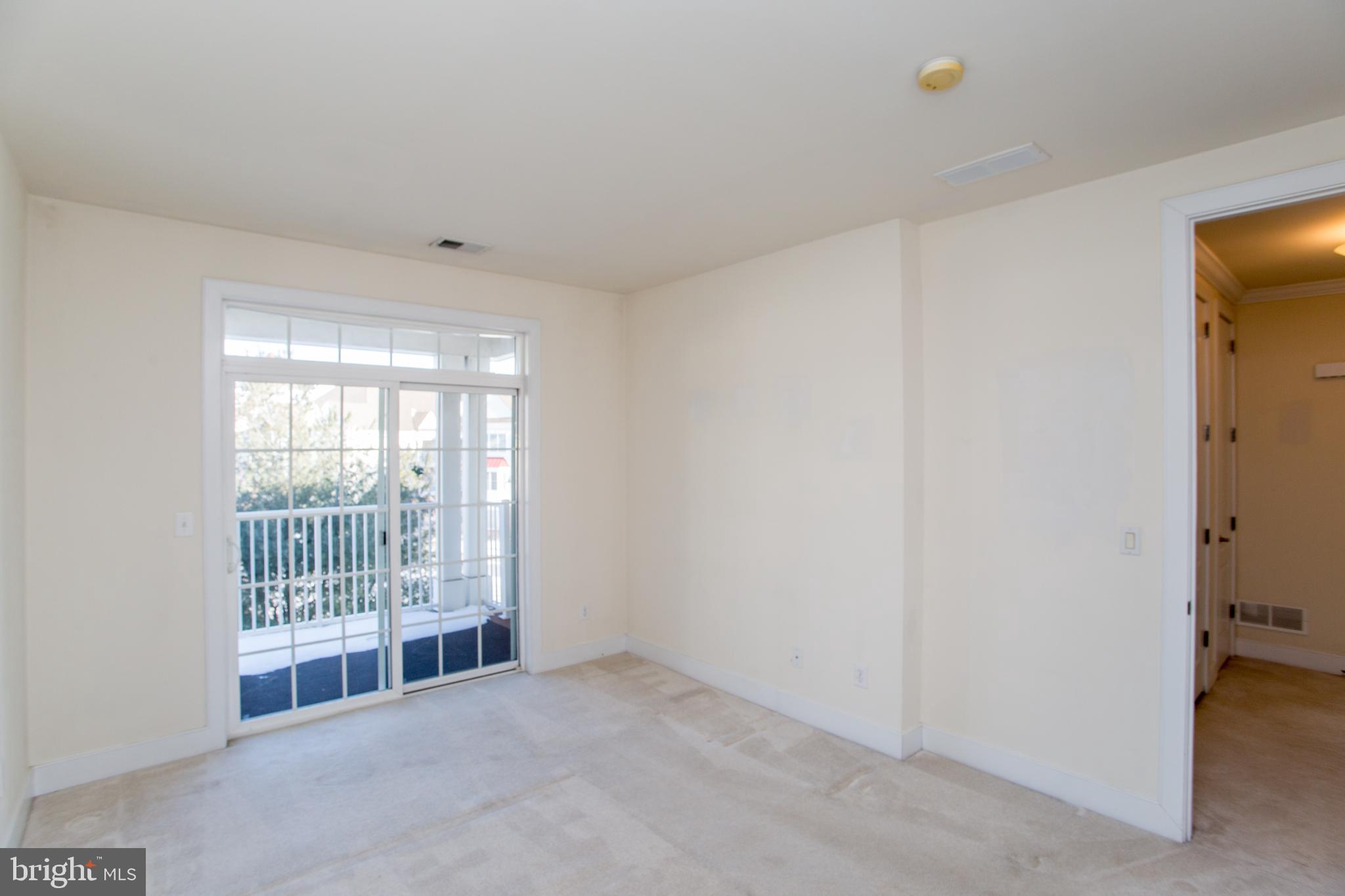 MERIDIAN VALLEY SQ - Residential